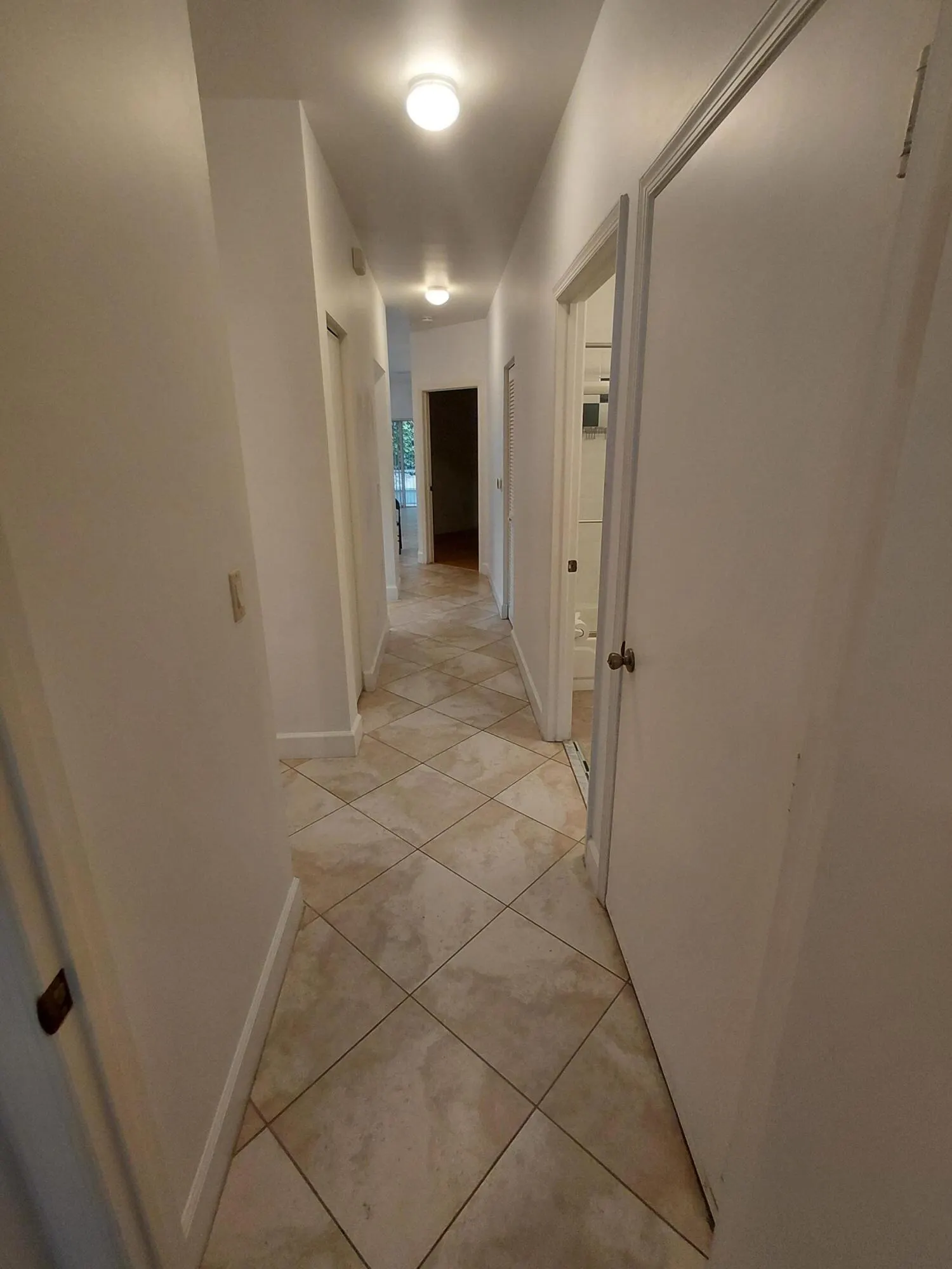 4639 SW 12TH Place