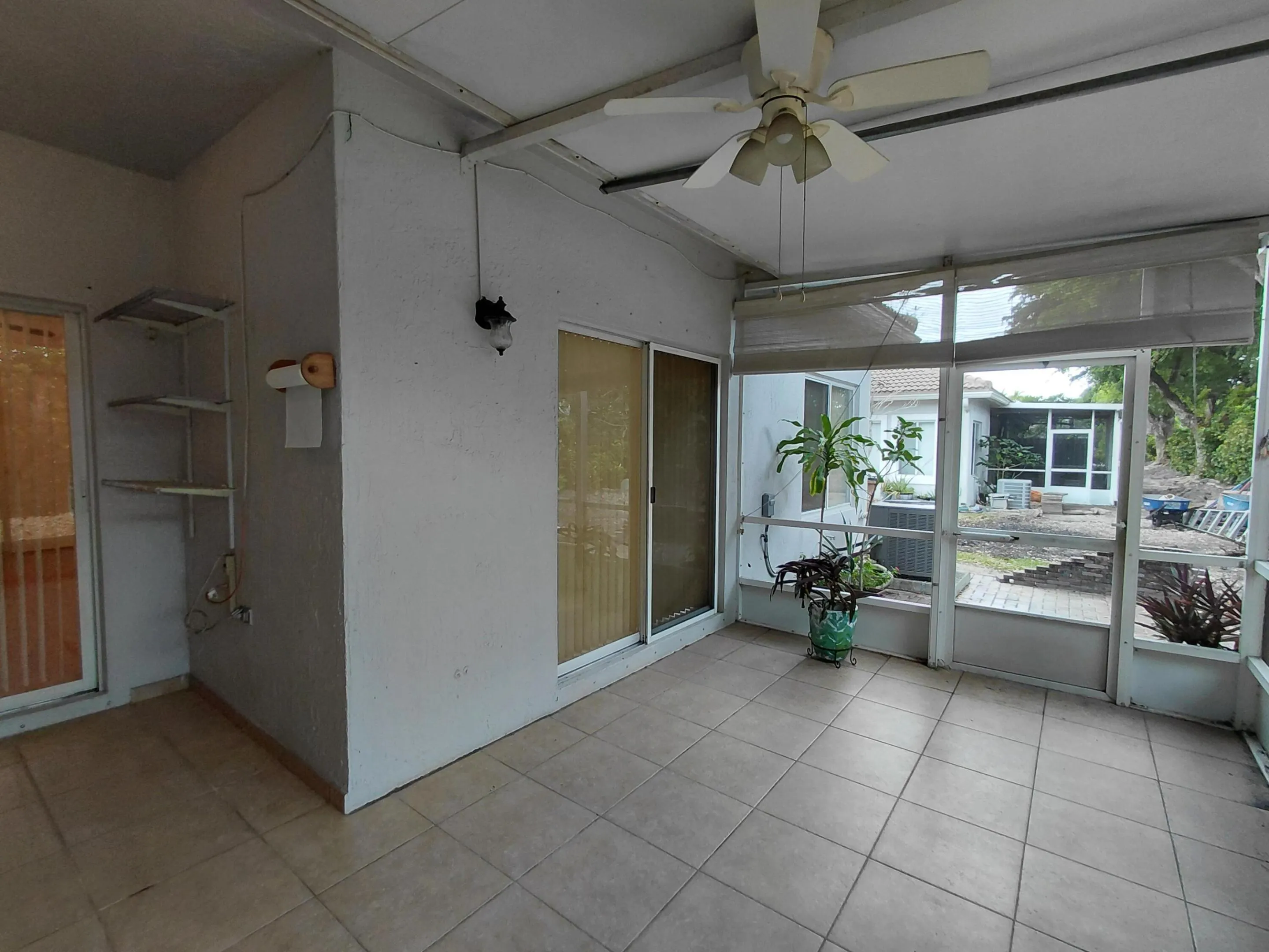 4639 SW 12TH Place