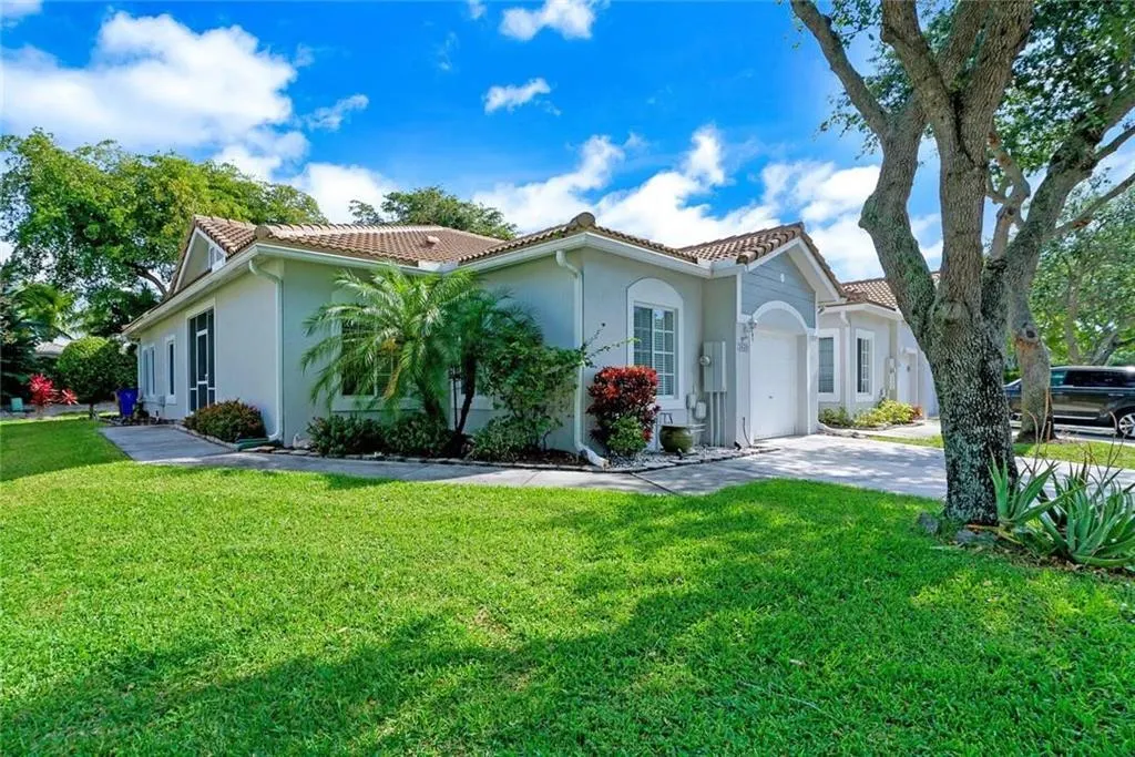 4639 SW 12TH Place
