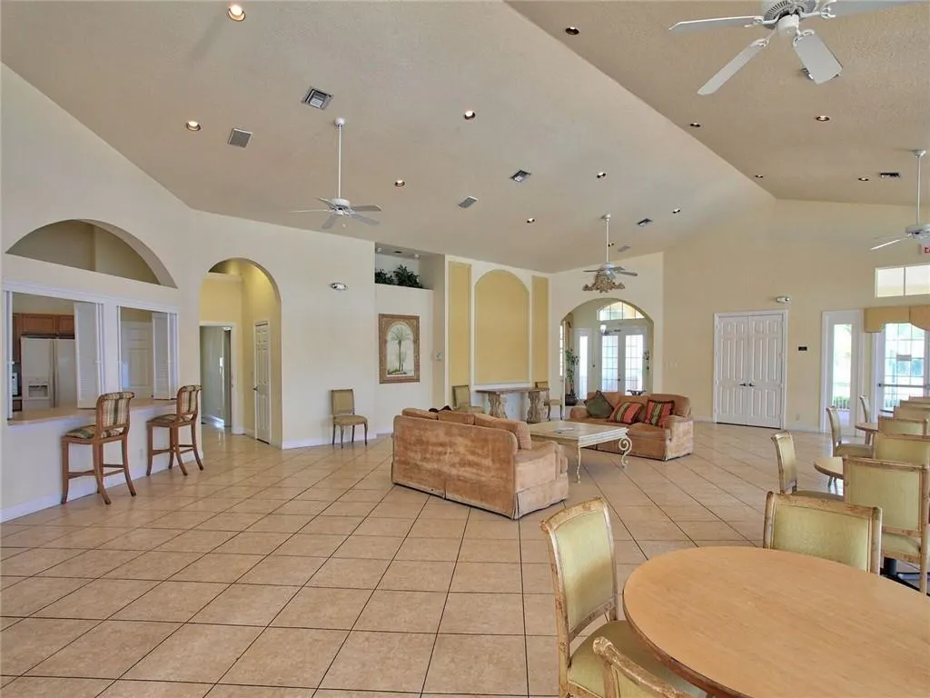 4639 SW 12TH Place