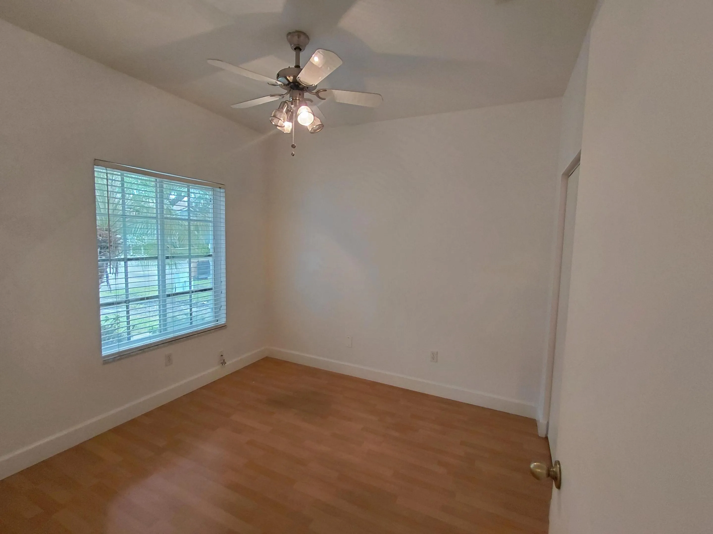 4639 SW 12TH Place