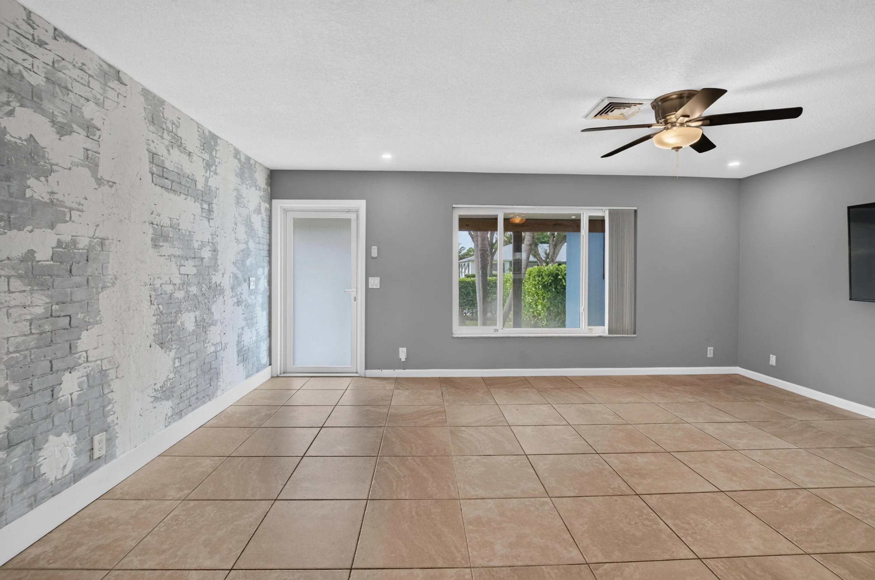 1023 SW 25TH Place