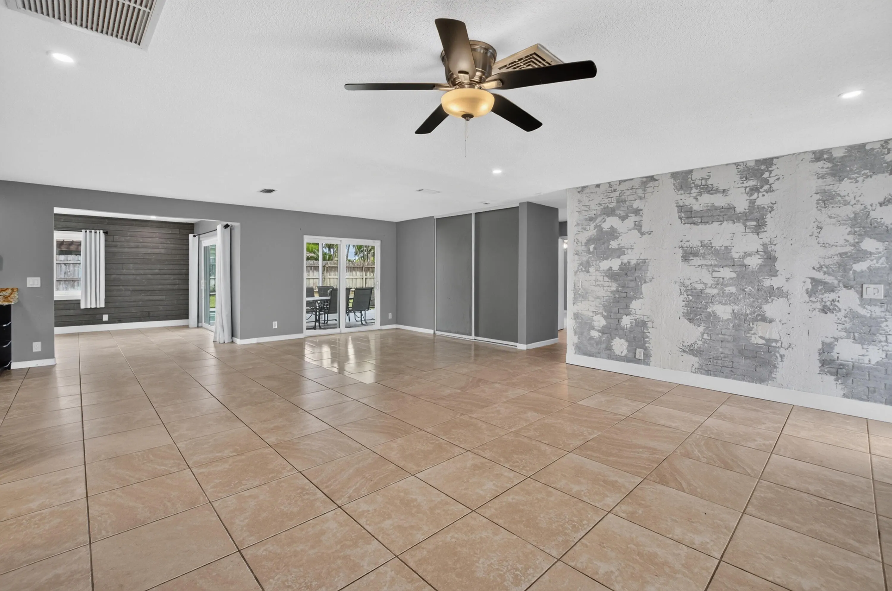 1023 SW 25TH Place
