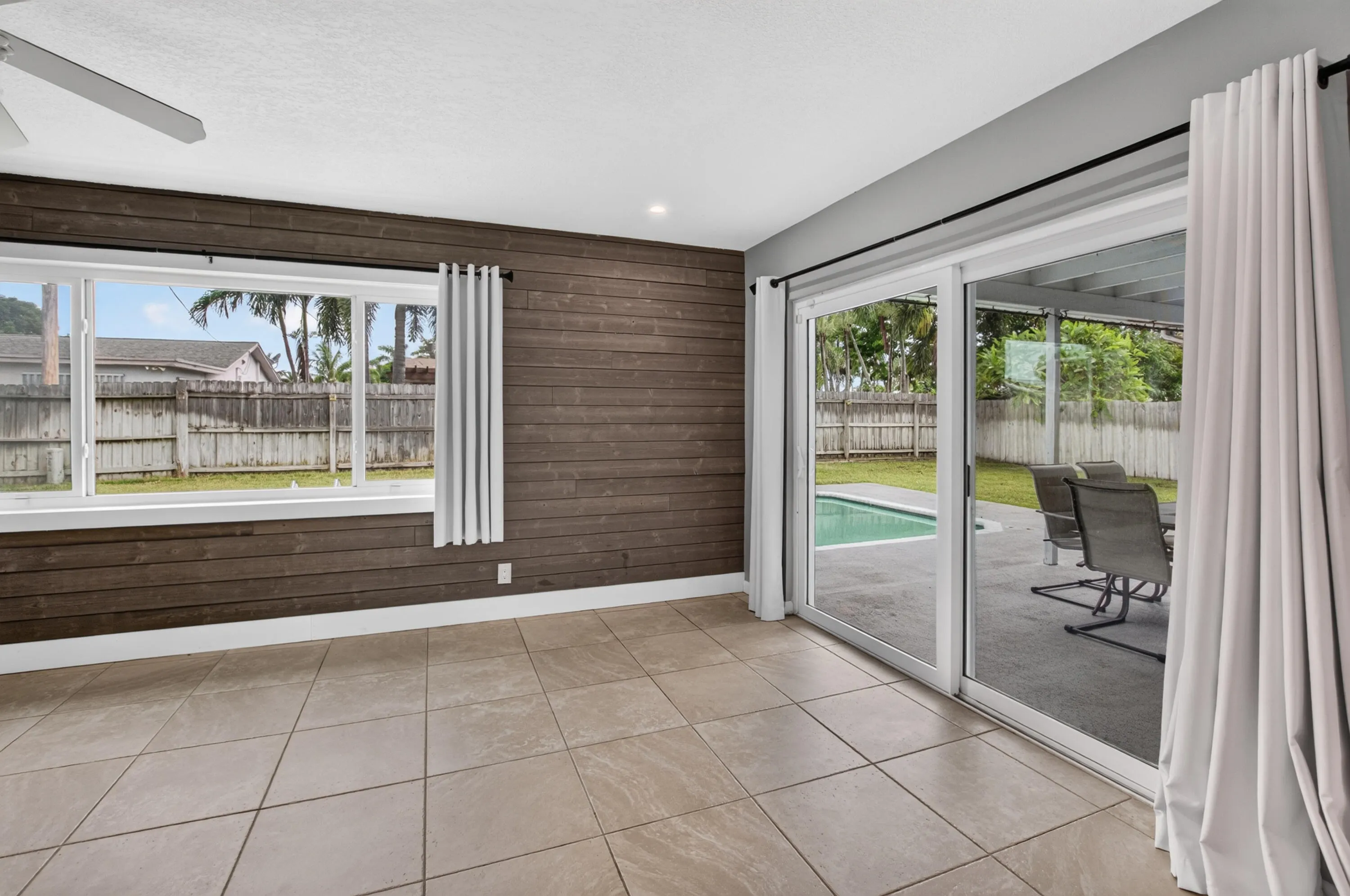 1023 SW 25TH Place