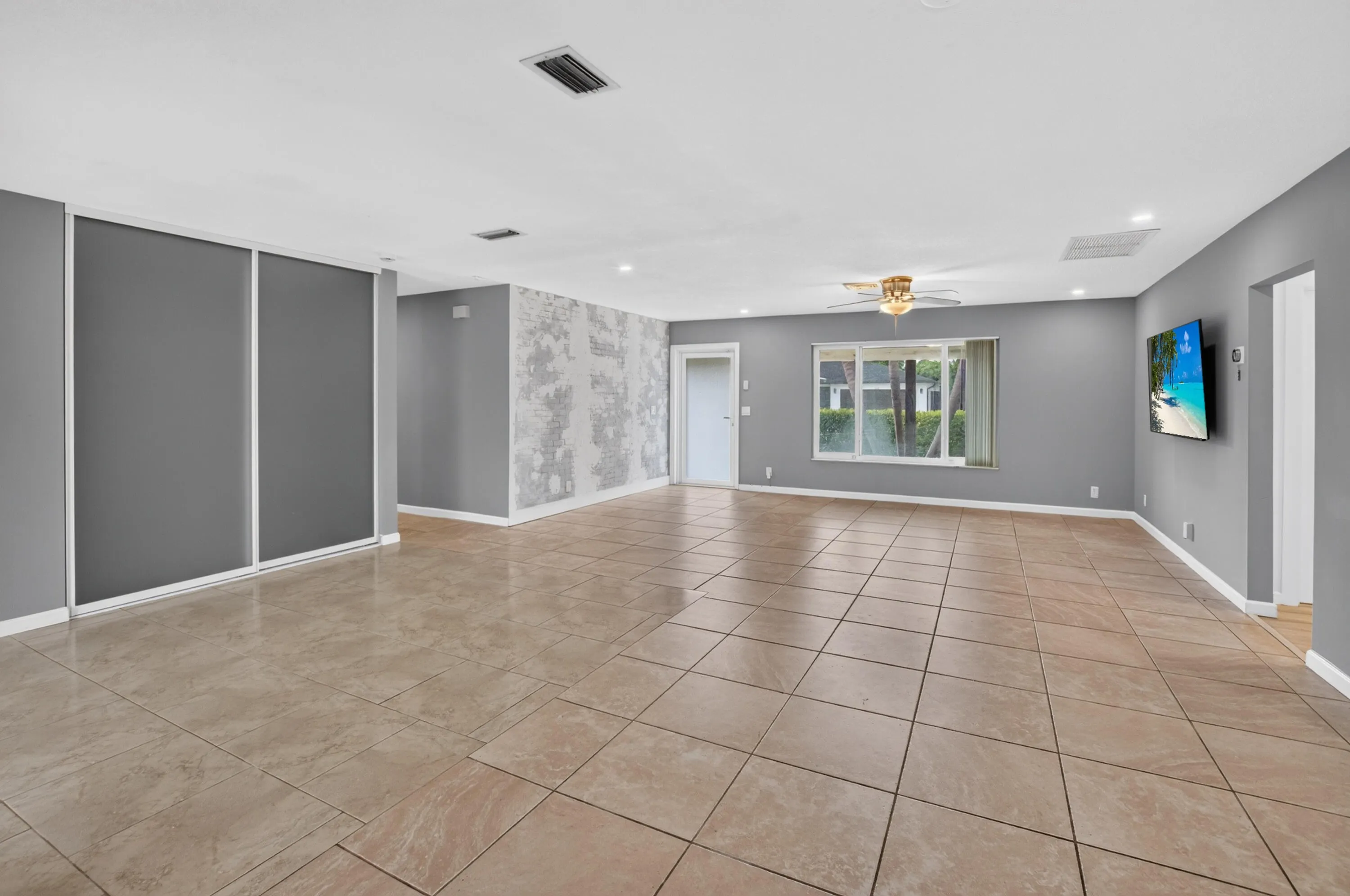 1023 SW 25TH Place