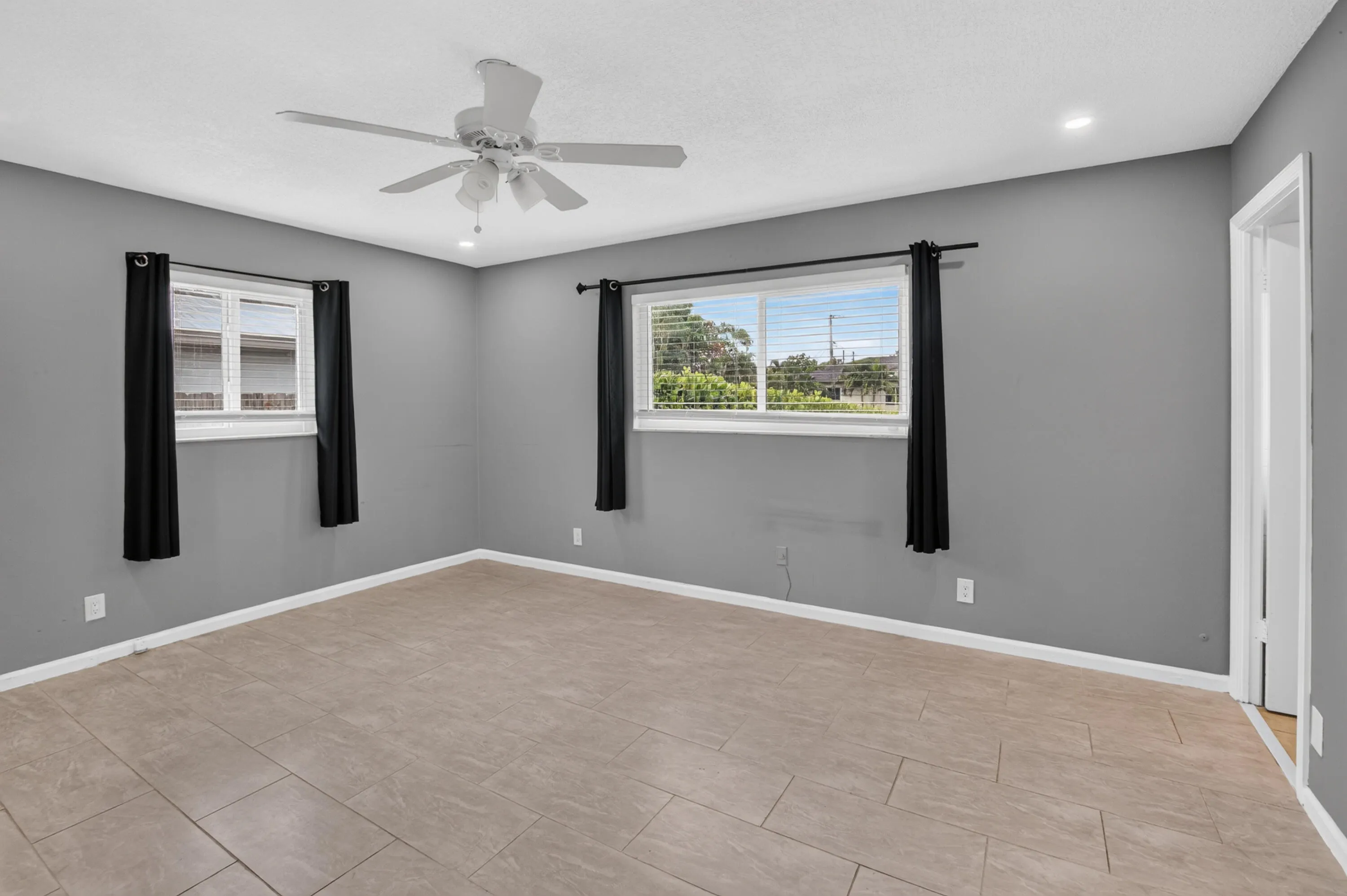 1023 SW 25TH Place