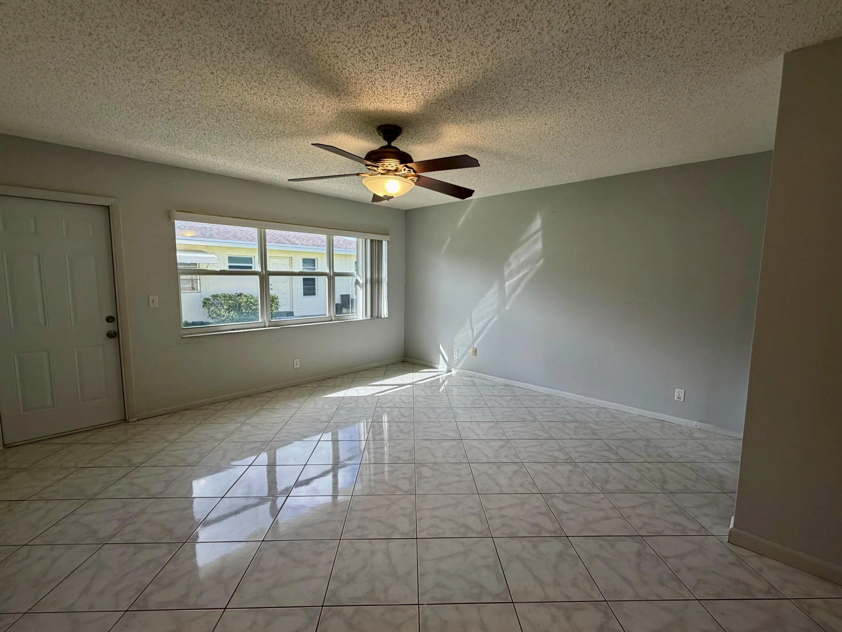 5289 LAKEFRONT Boulevard #C