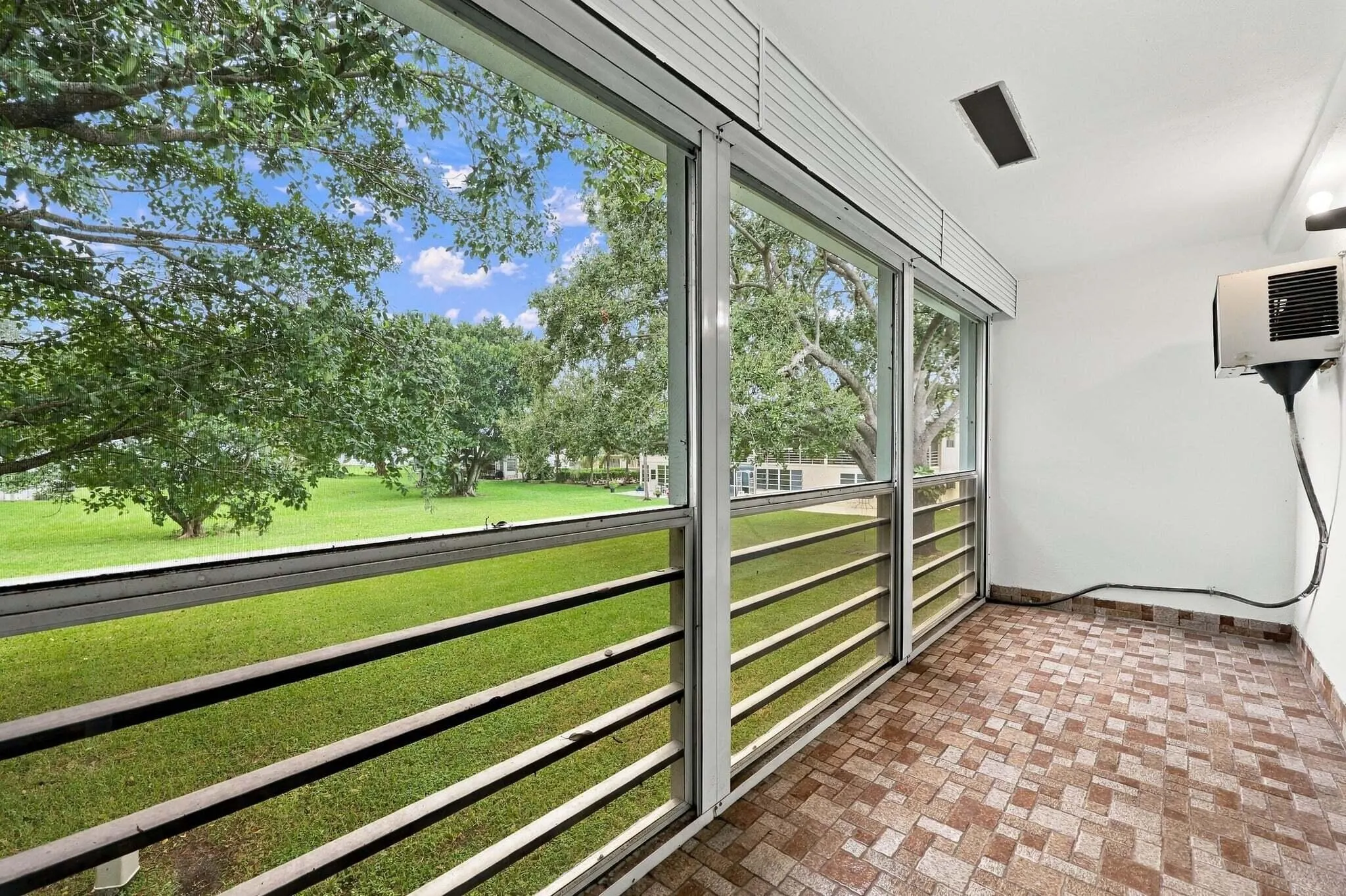 16 WESTBURY A Circle #16