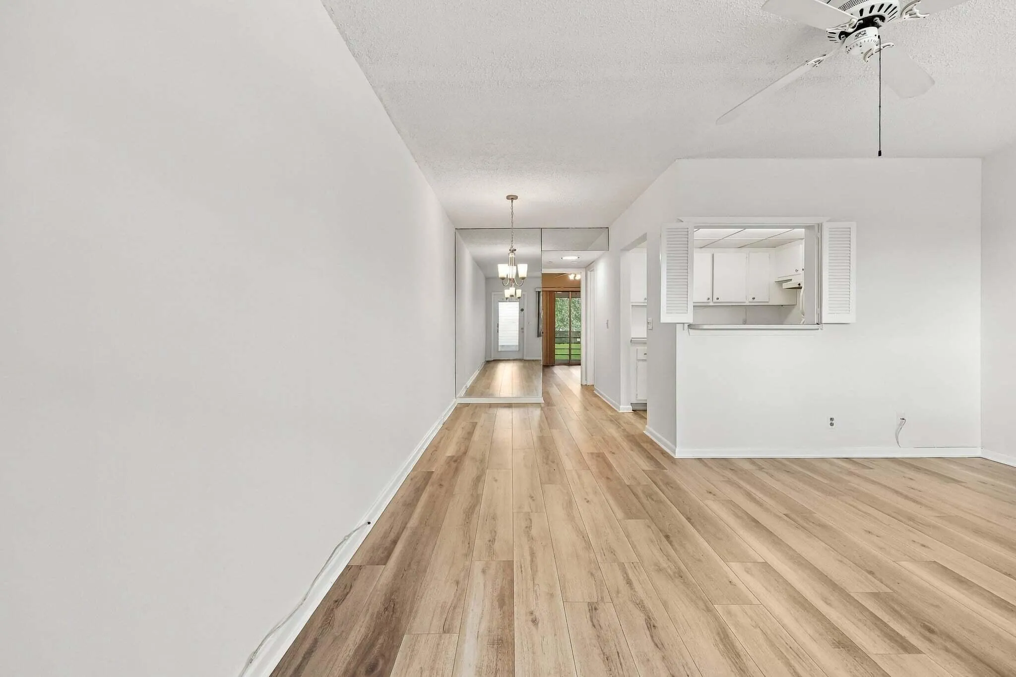 16 WESTBURY A Circle #16