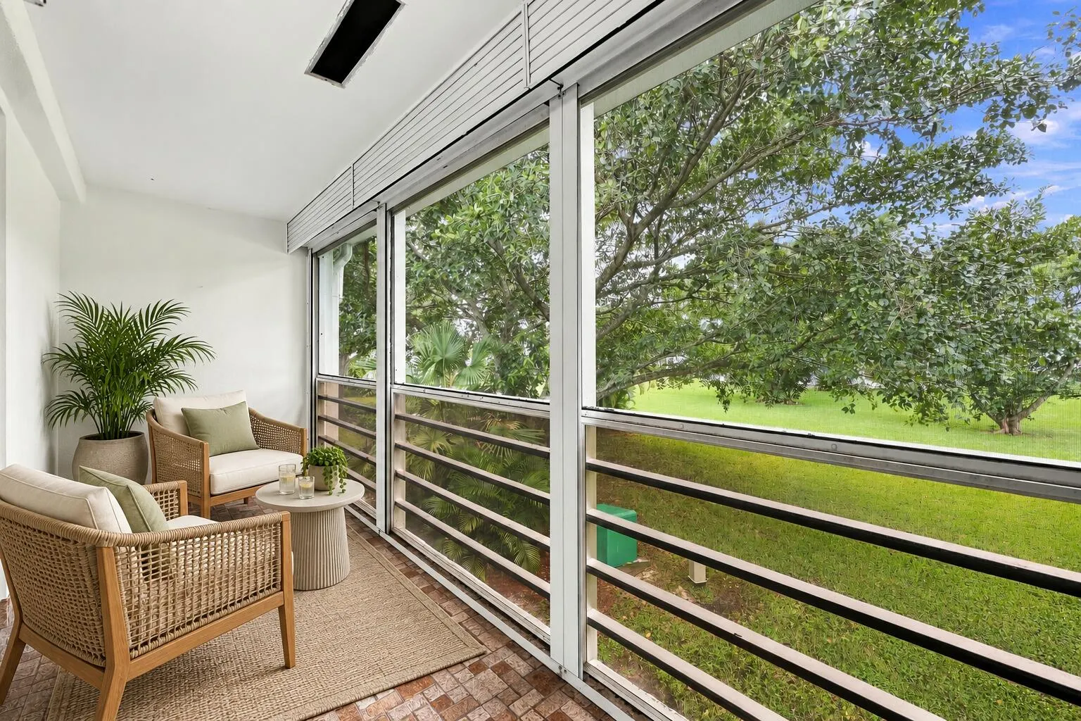 16 WESTBURY A Circle #16