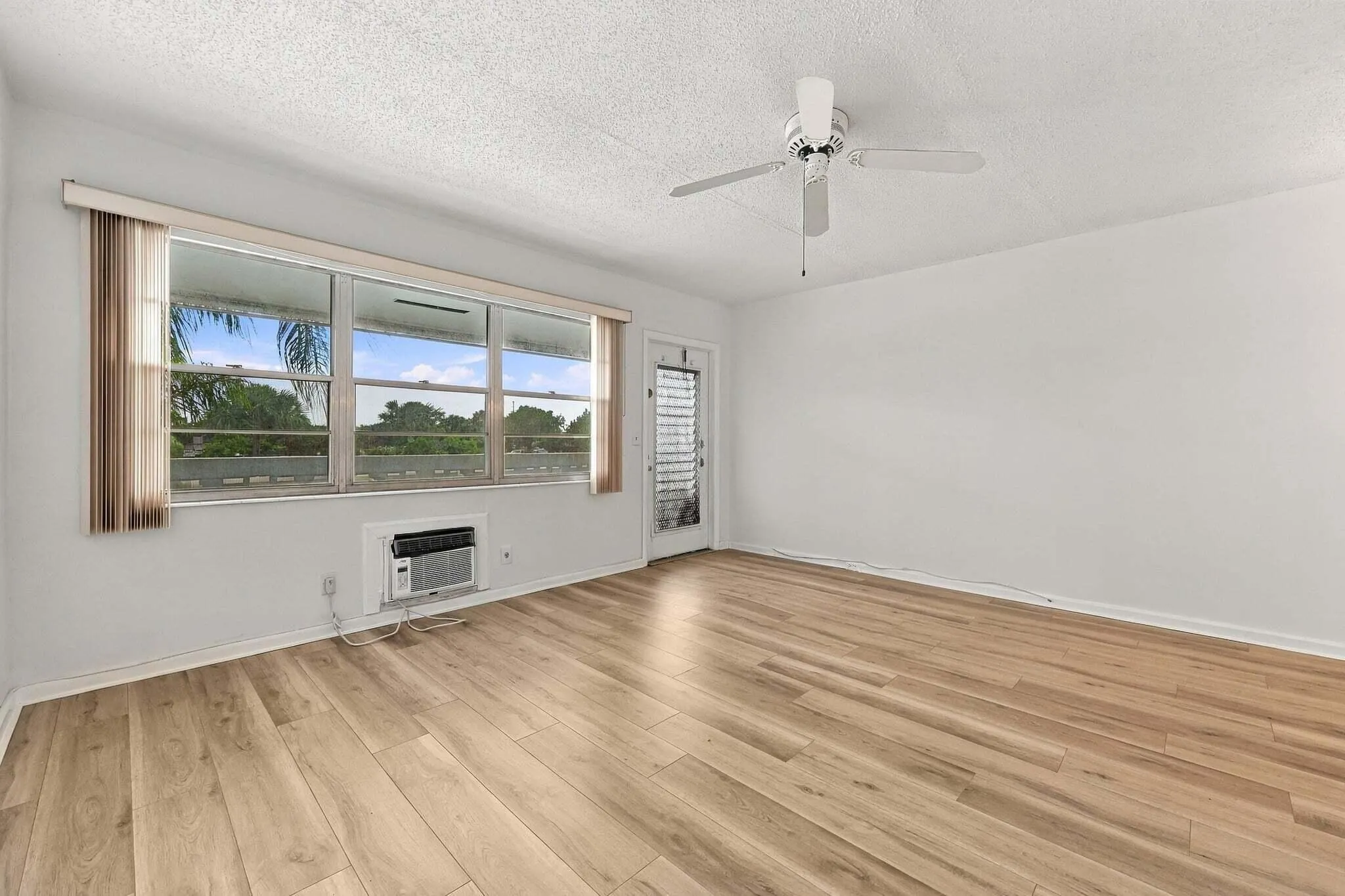 16 WESTBURY A Circle #16