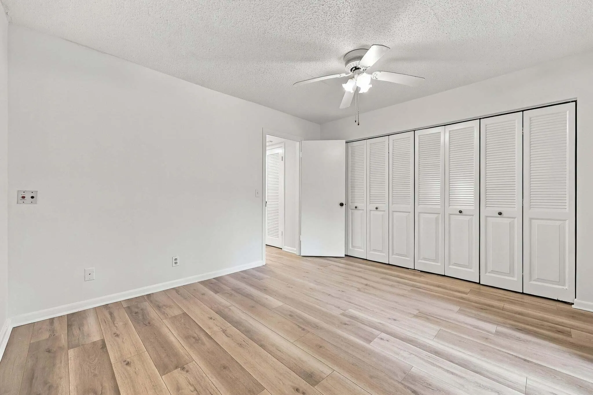 16 WESTBURY A Circle #16