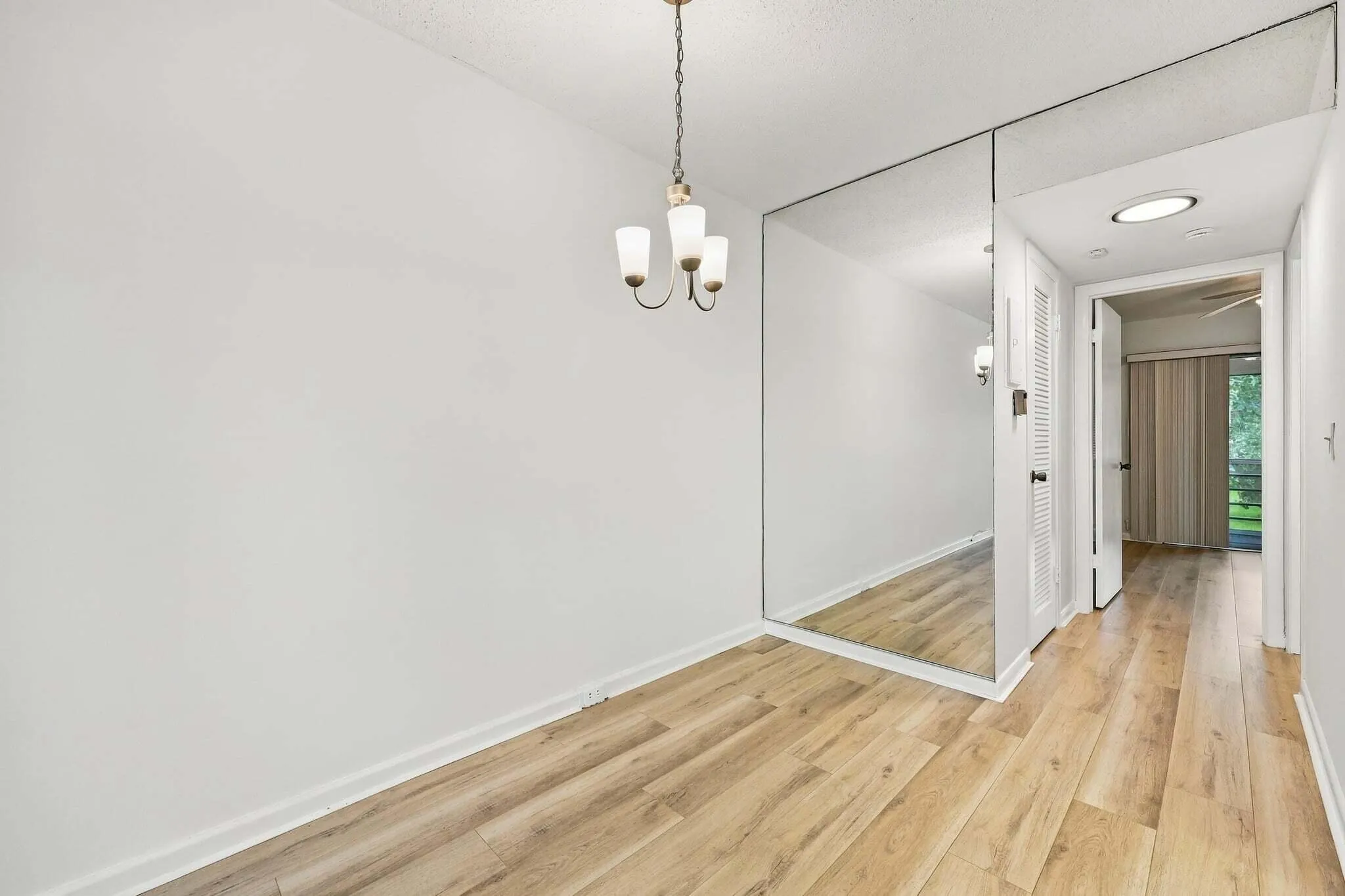 16 WESTBURY A Circle #16