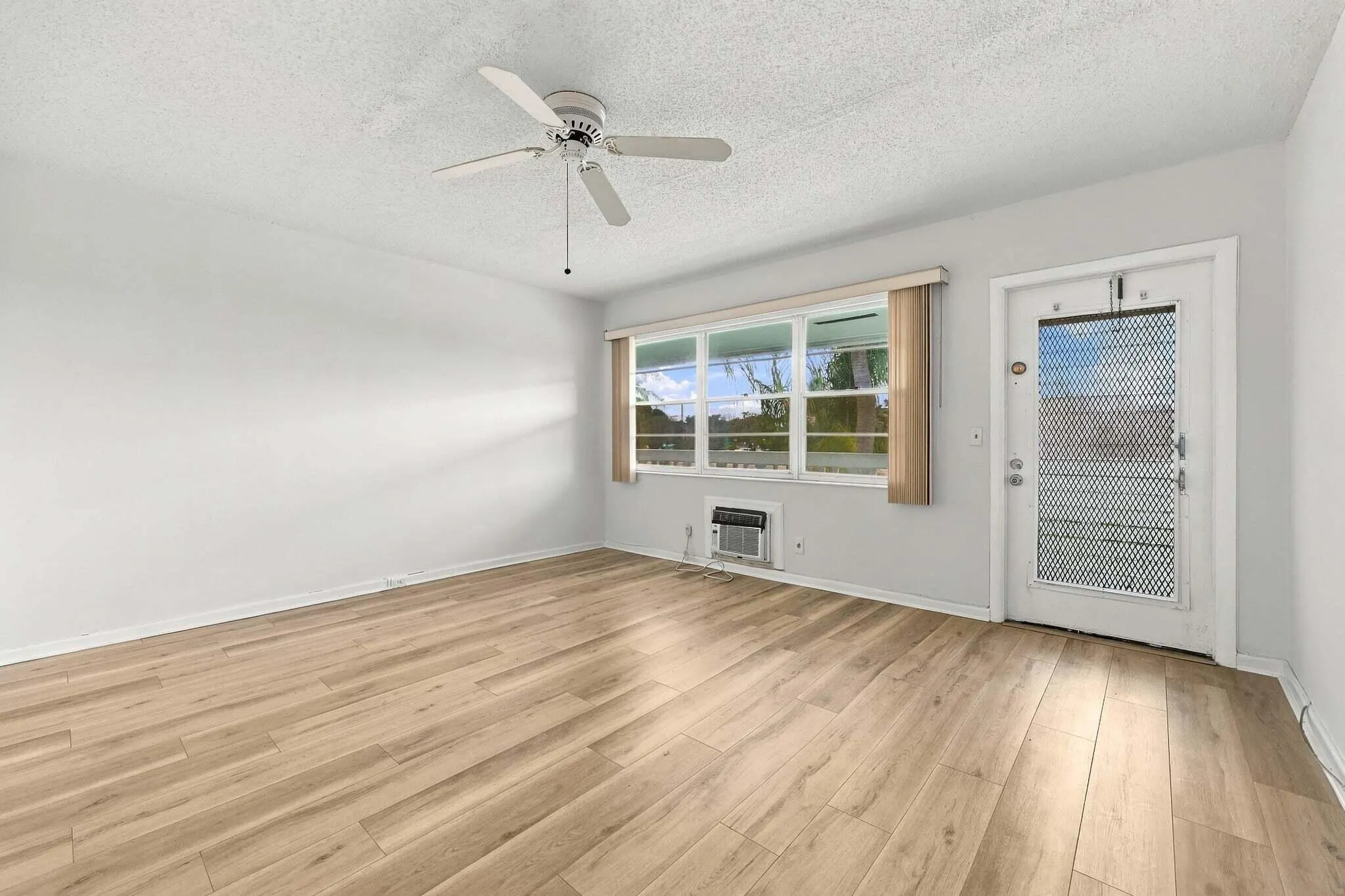 16 WESTBURY A Circle #16