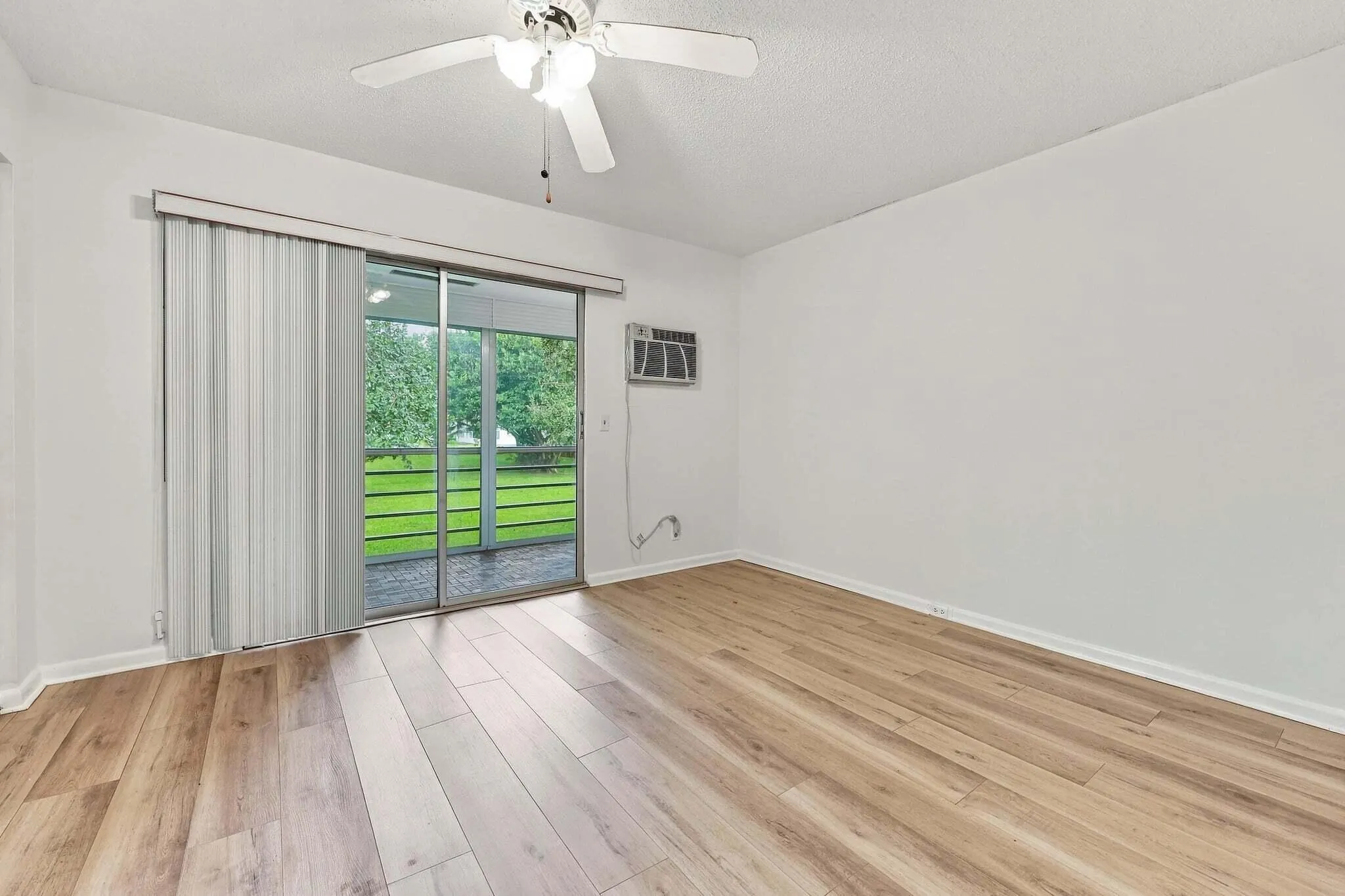 16 WESTBURY A Circle #16
