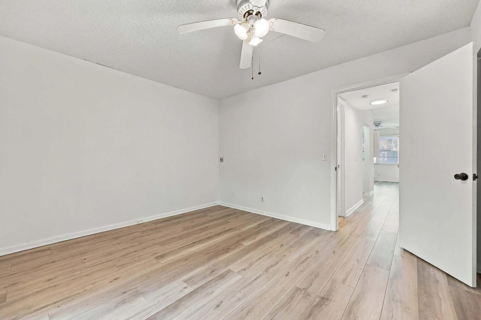16 WESTBURY A Circle #16