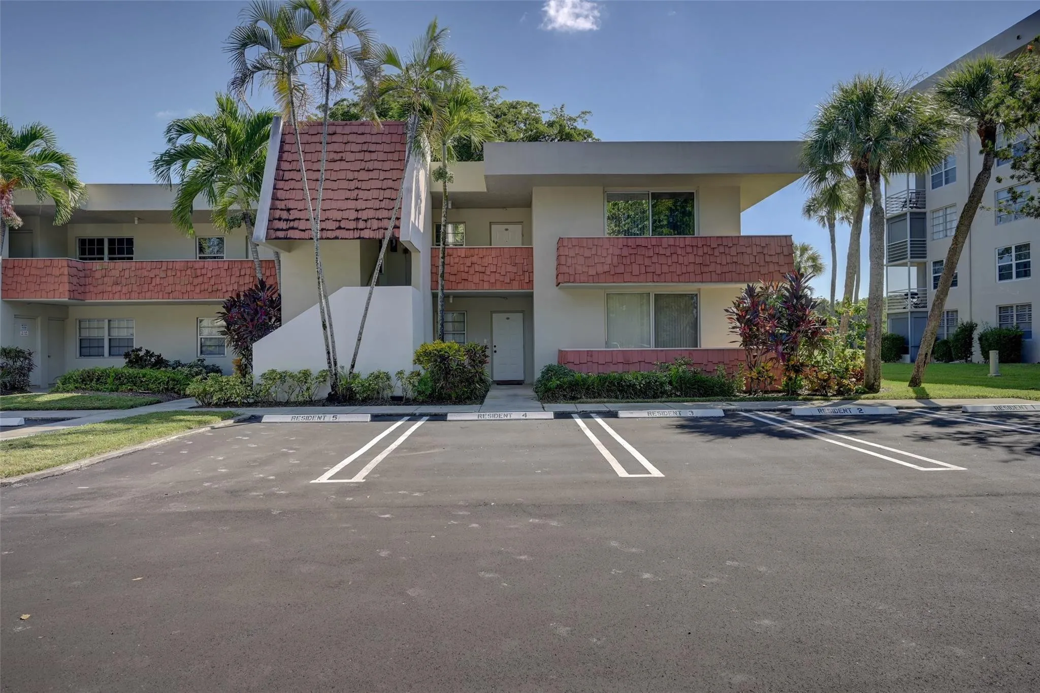 823 CYPRESS Boulevard #201