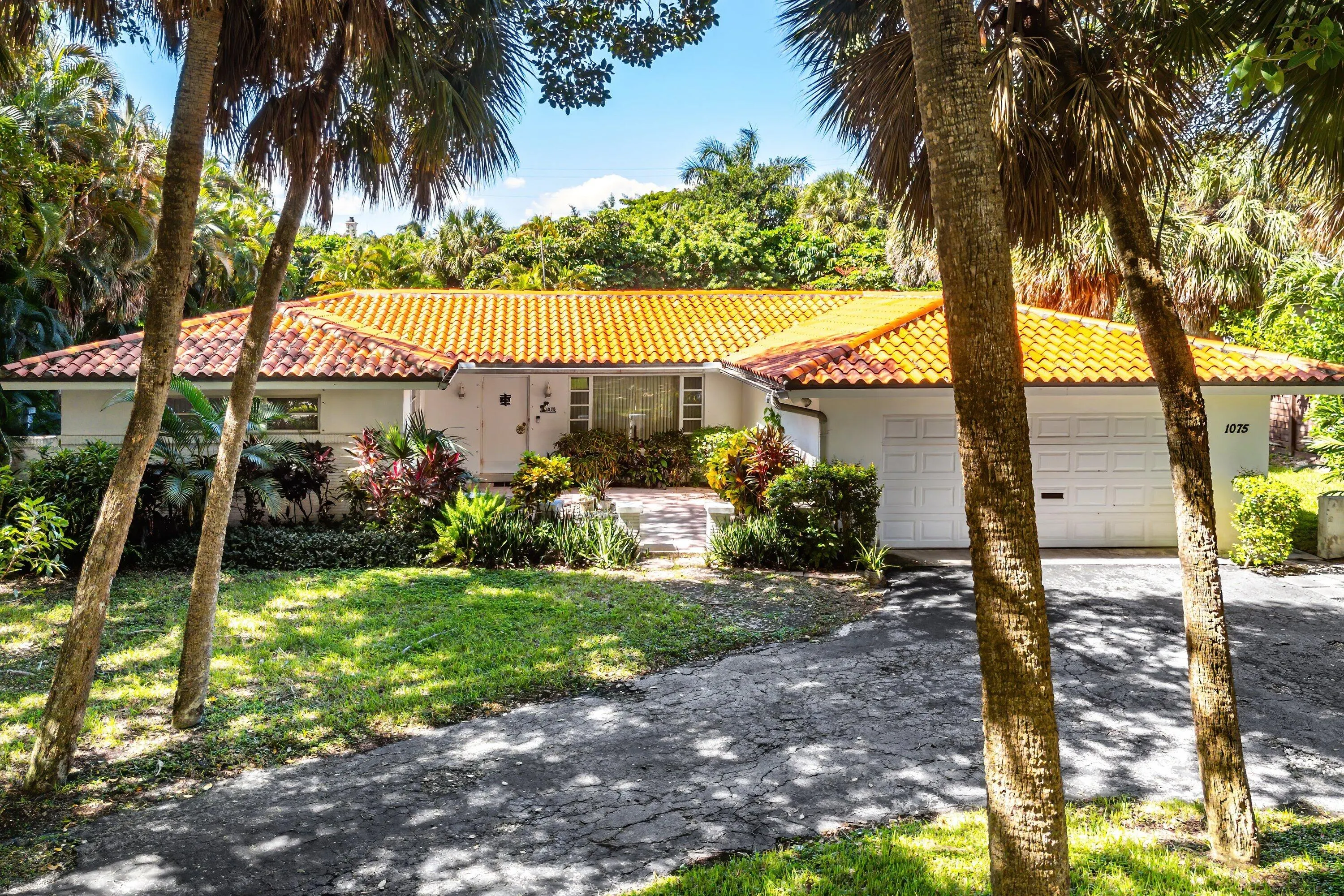 1075 Banyan Road