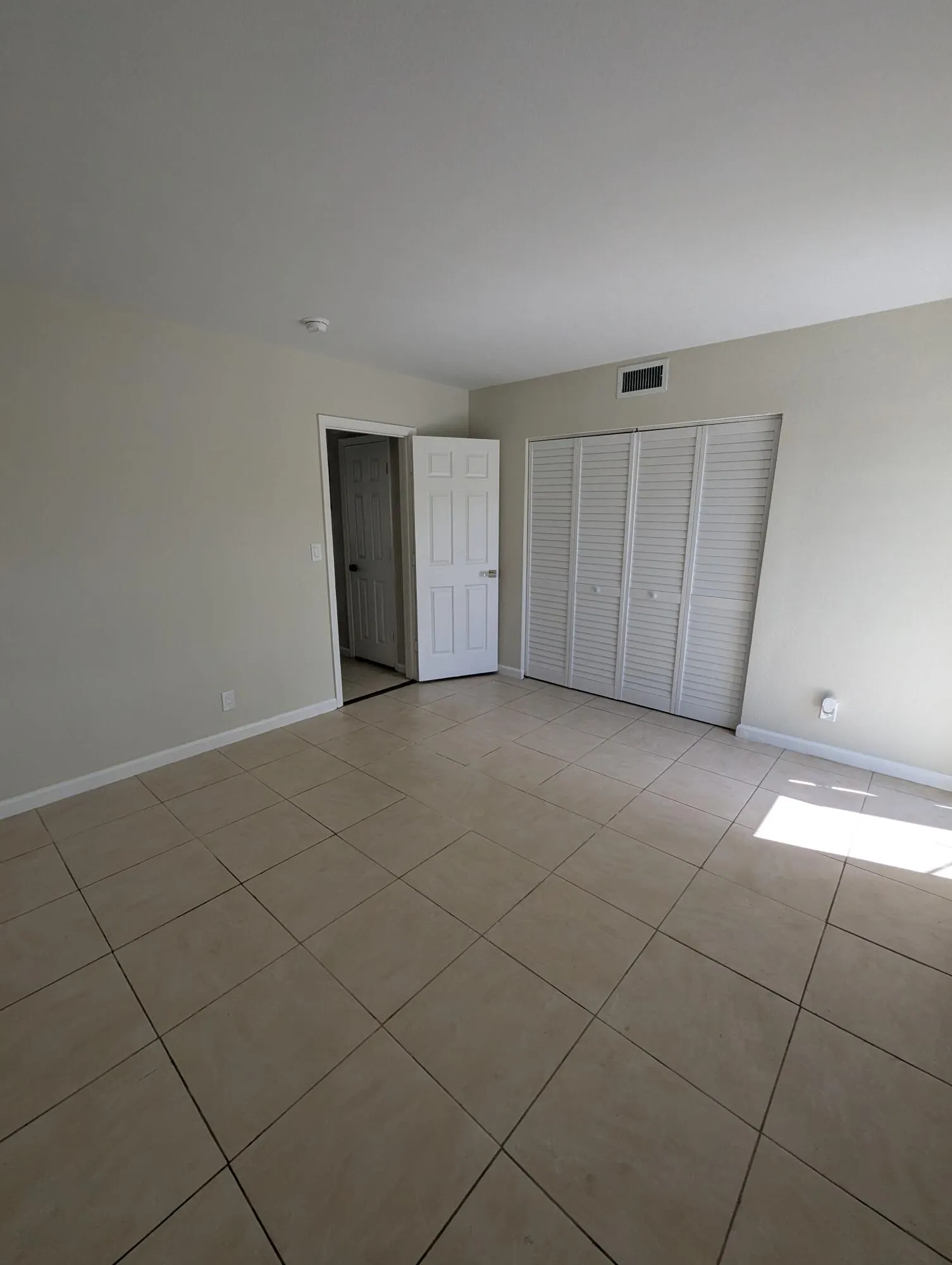 2120 NE 42ND Court #5