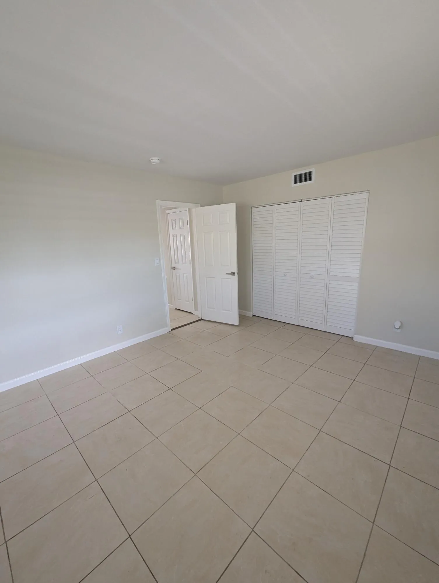 2120 NE 42ND Court #5