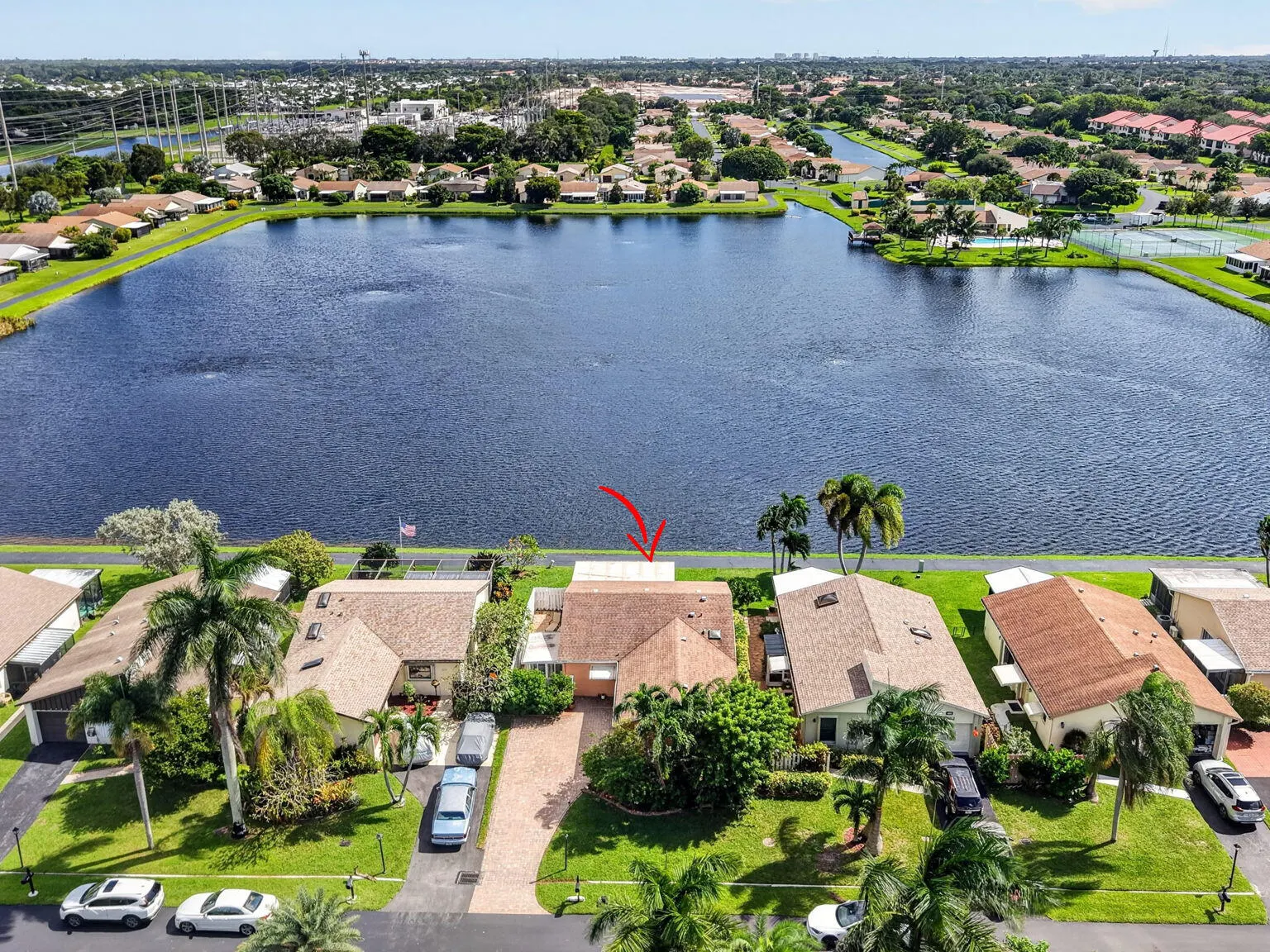 5537 Mirror Lakes Boulevard