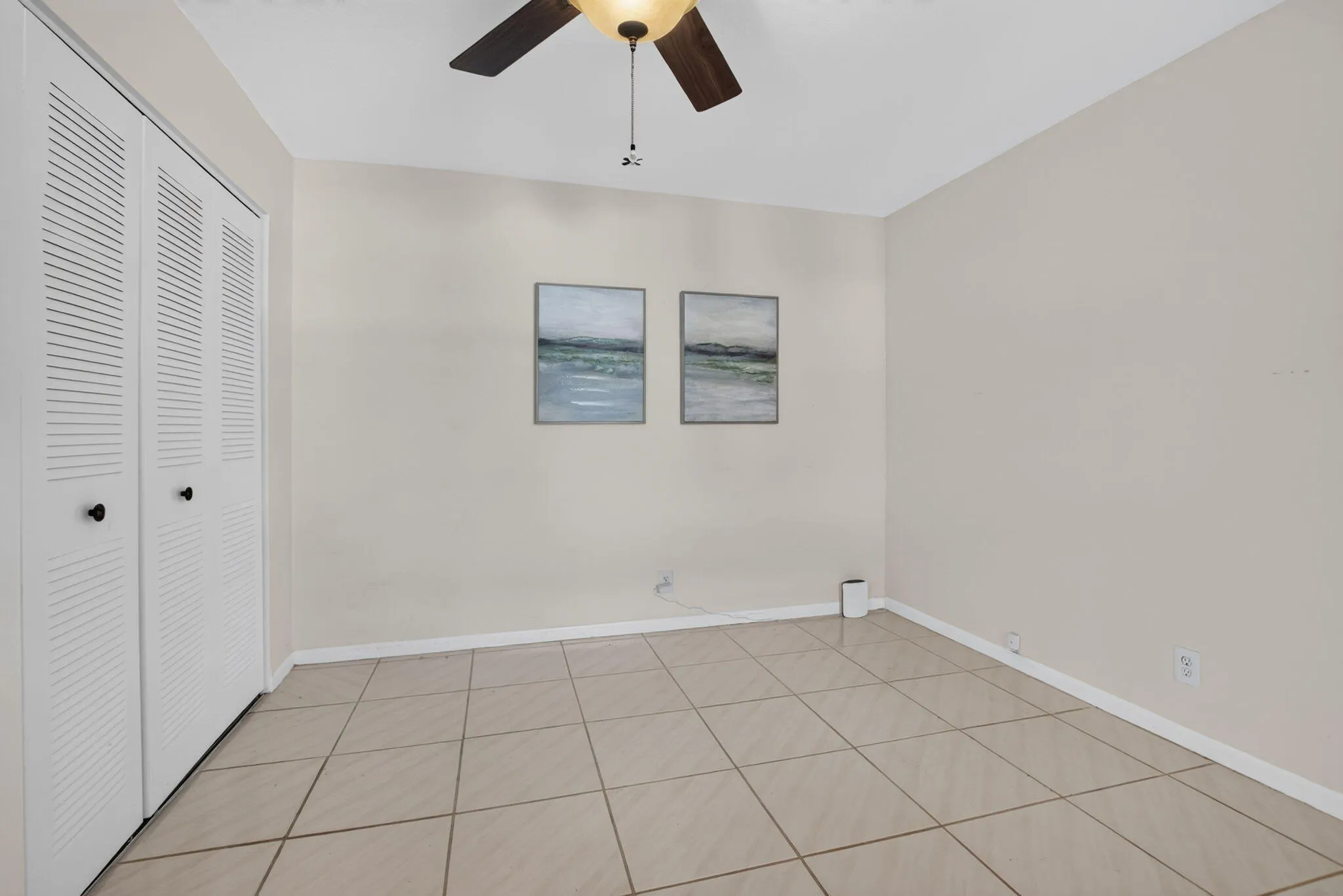 5537 Mirror Lakes Boulevard