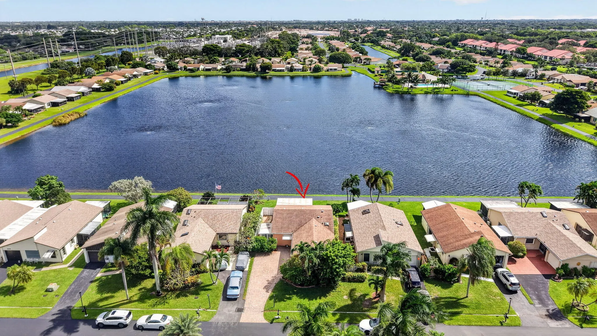 5537 Mirror Lakes Boulevard