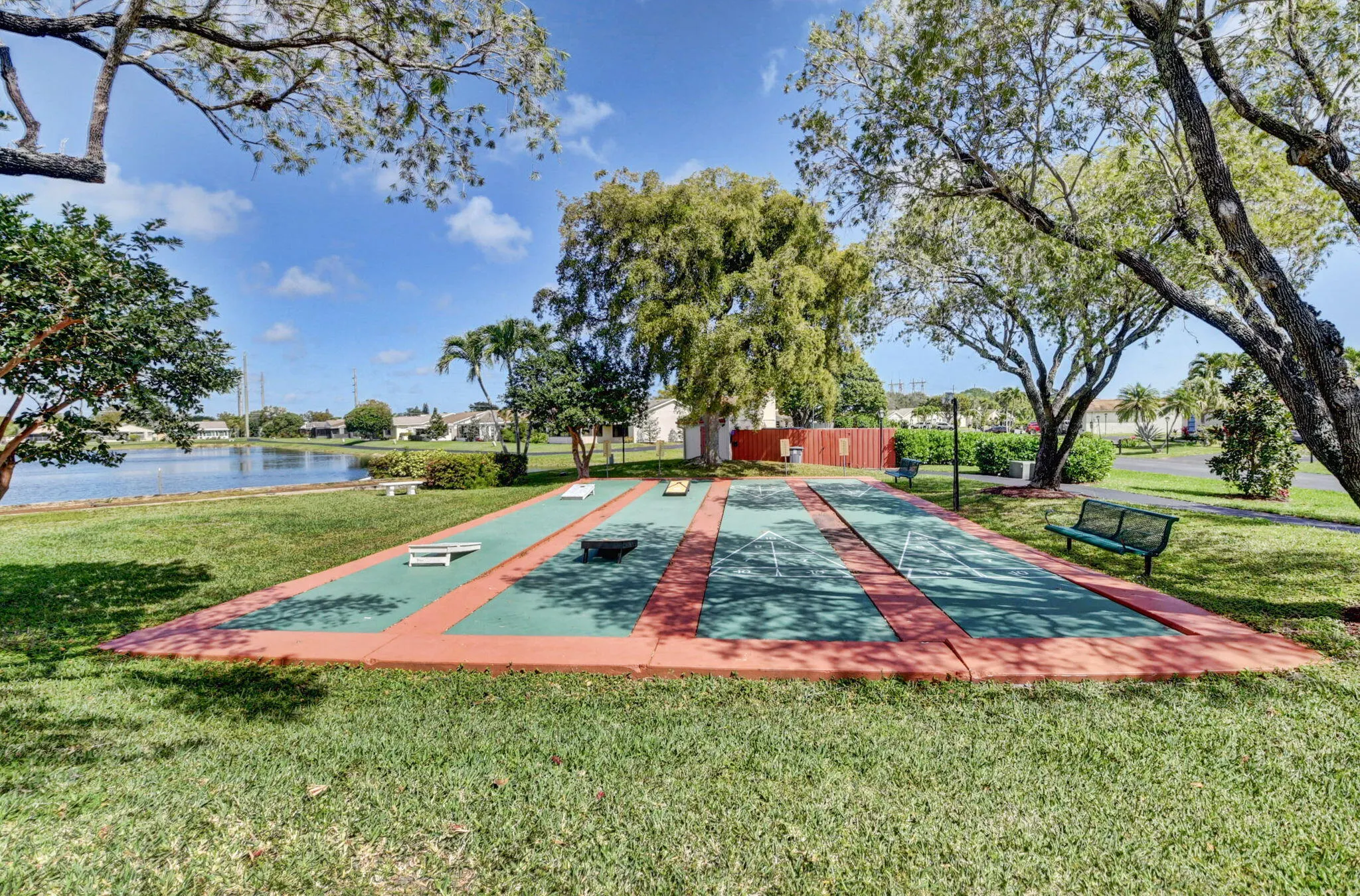 5537 Mirror Lakes Boulevard