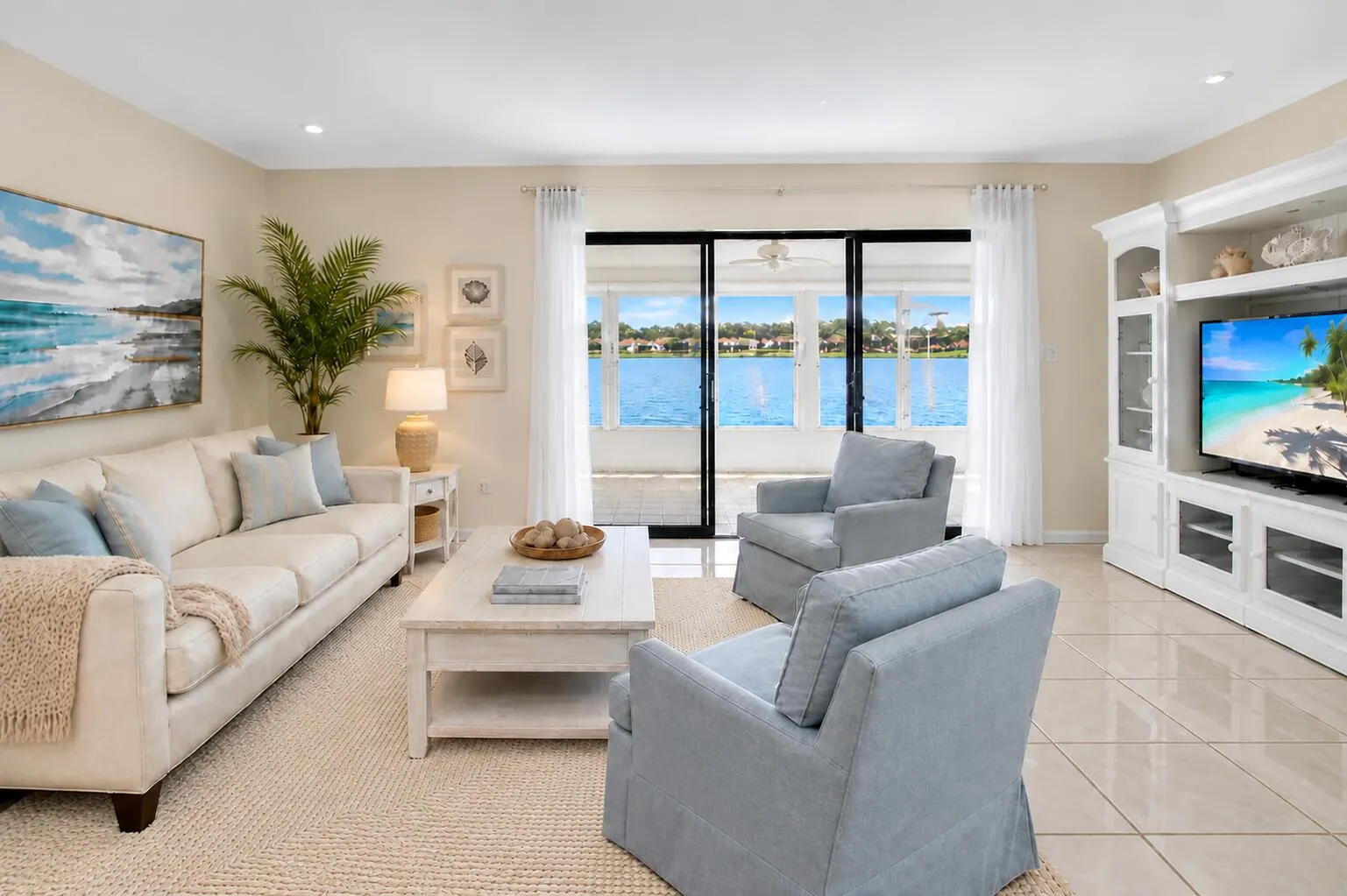 5537 Mirror Lakes Boulevard