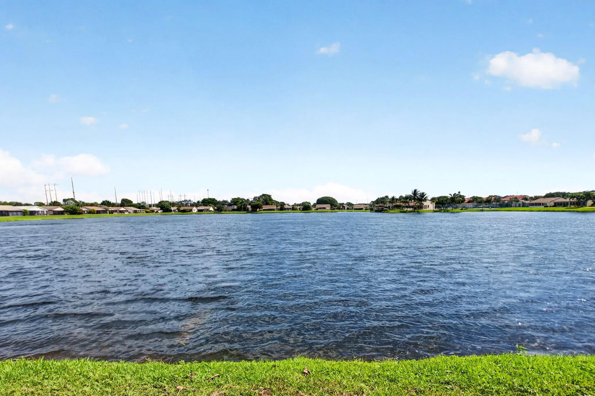 5537 Mirror Lakes Boulevard