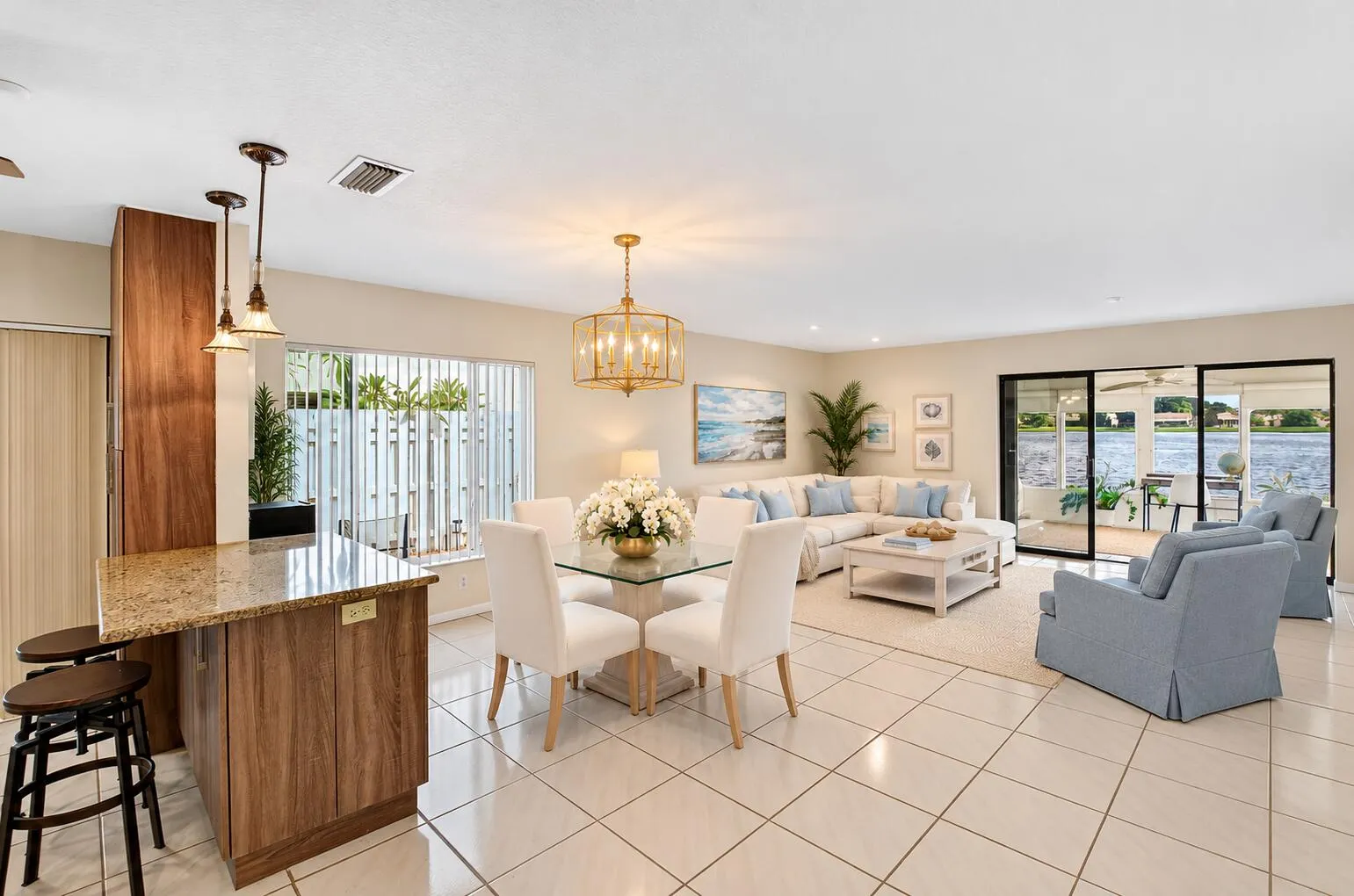 5537 Mirror Lakes Boulevard
