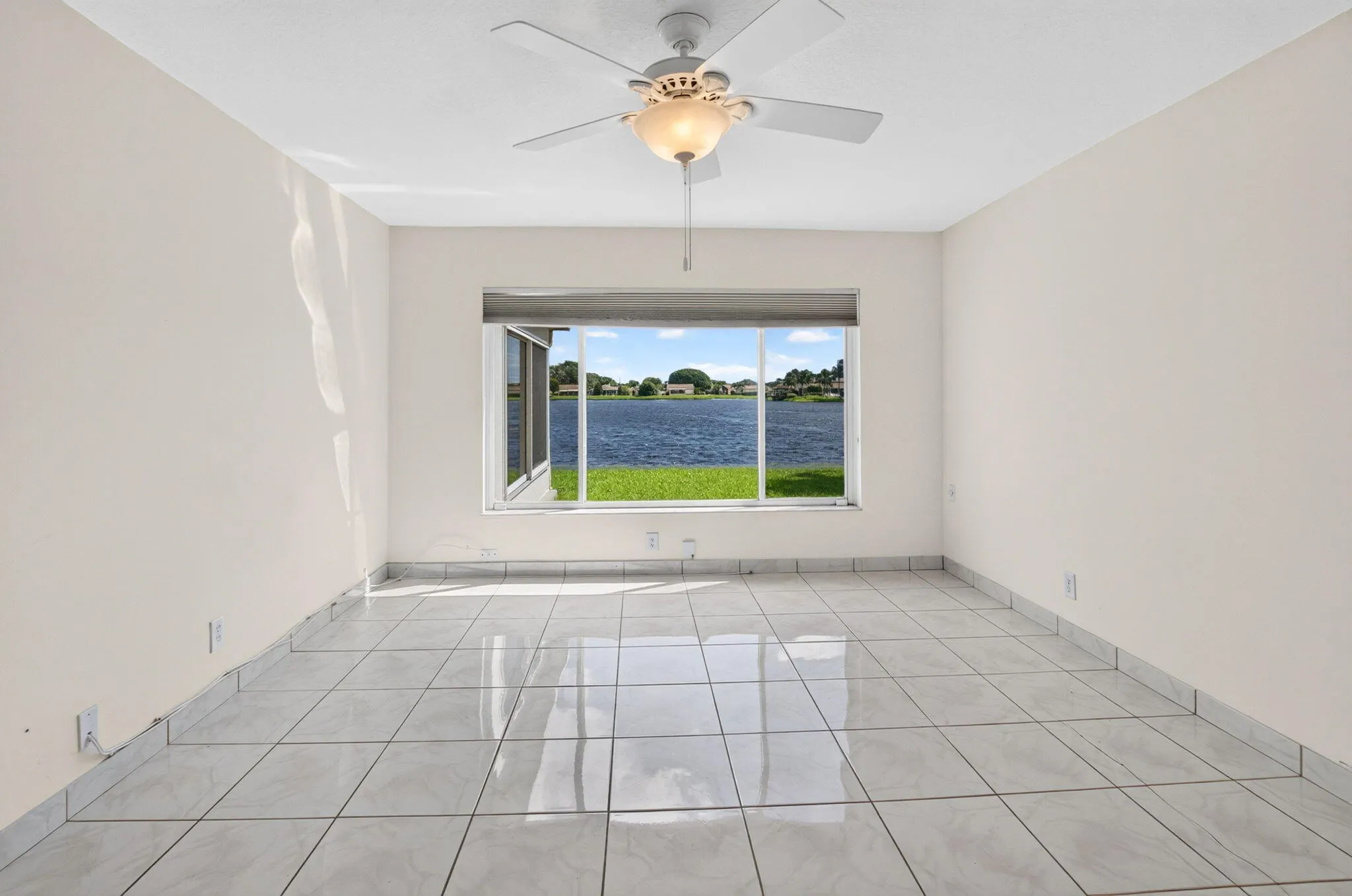 5537 Mirror Lakes Boulevard