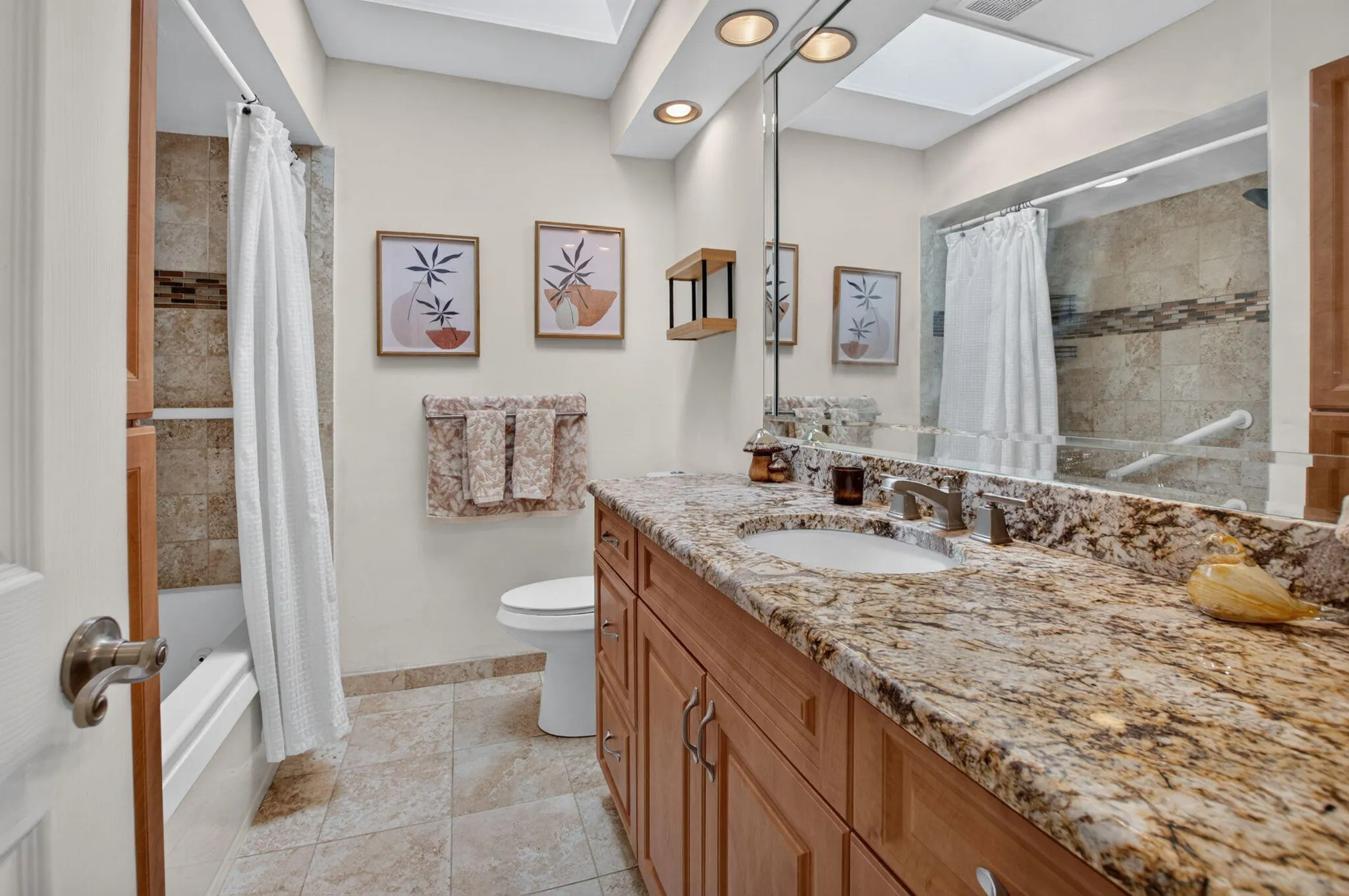 5537 Mirror Lakes Boulevard