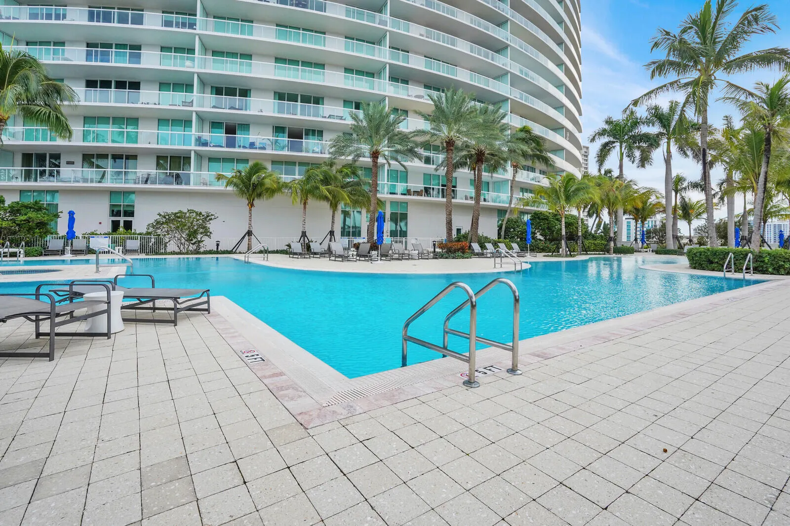 1 N Ocean Boulevard #1207