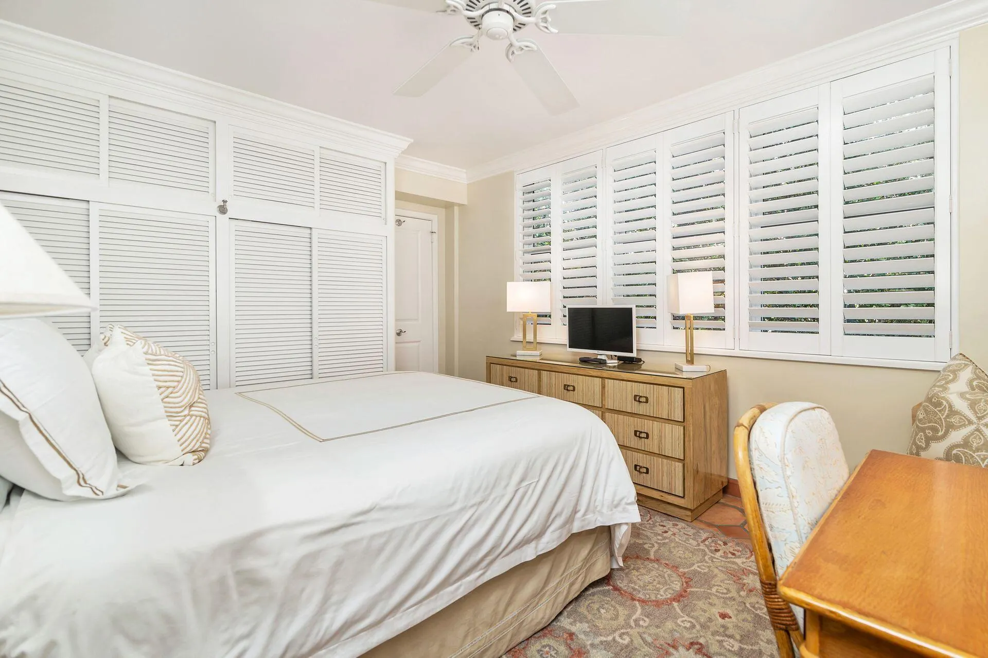 401 PERUVIAN Avenue #1050
