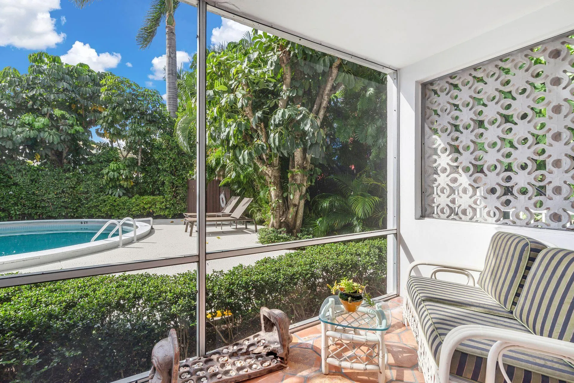 401 PERUVIAN Avenue #1050