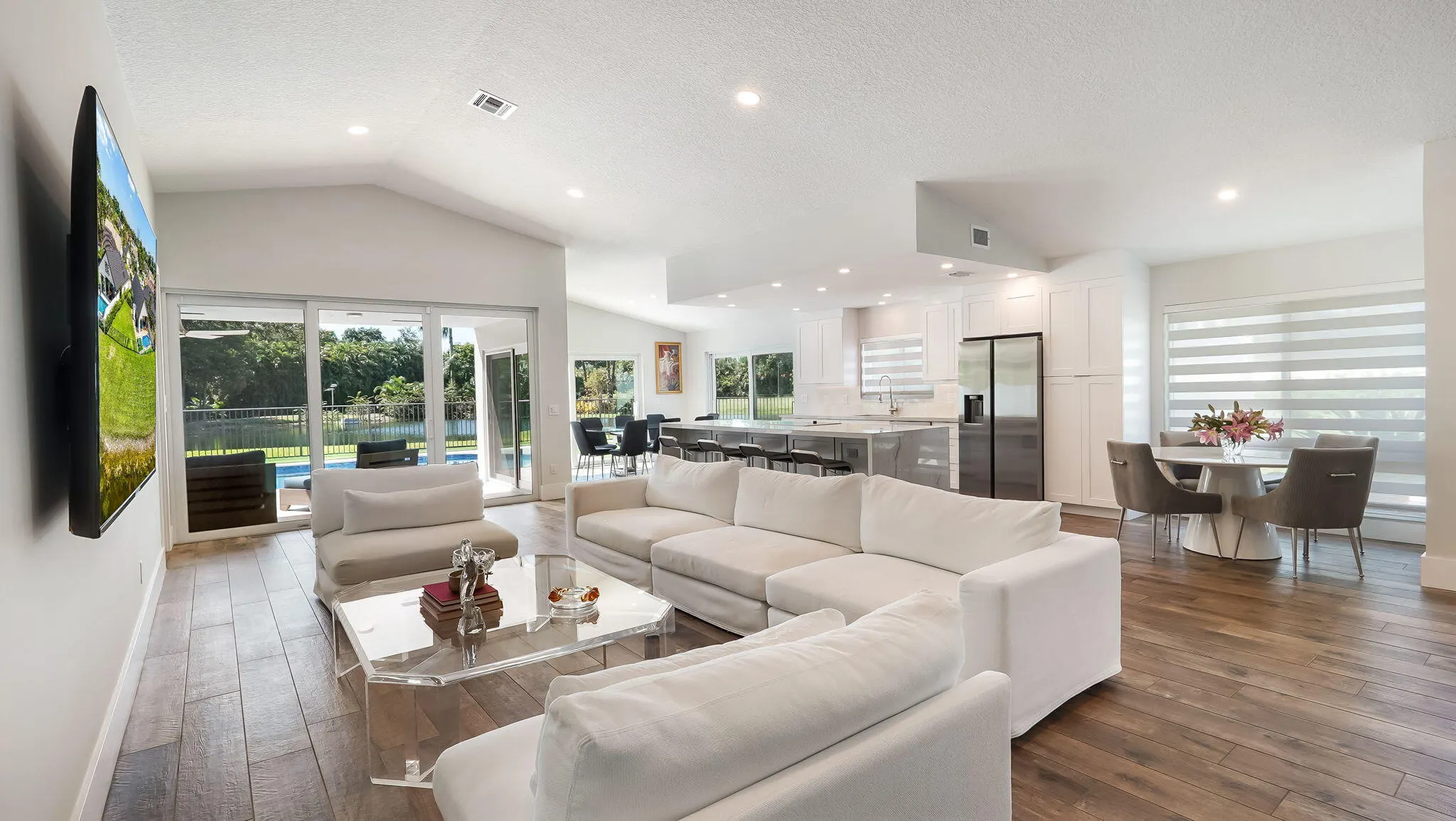 21464 Bridgeview Drive