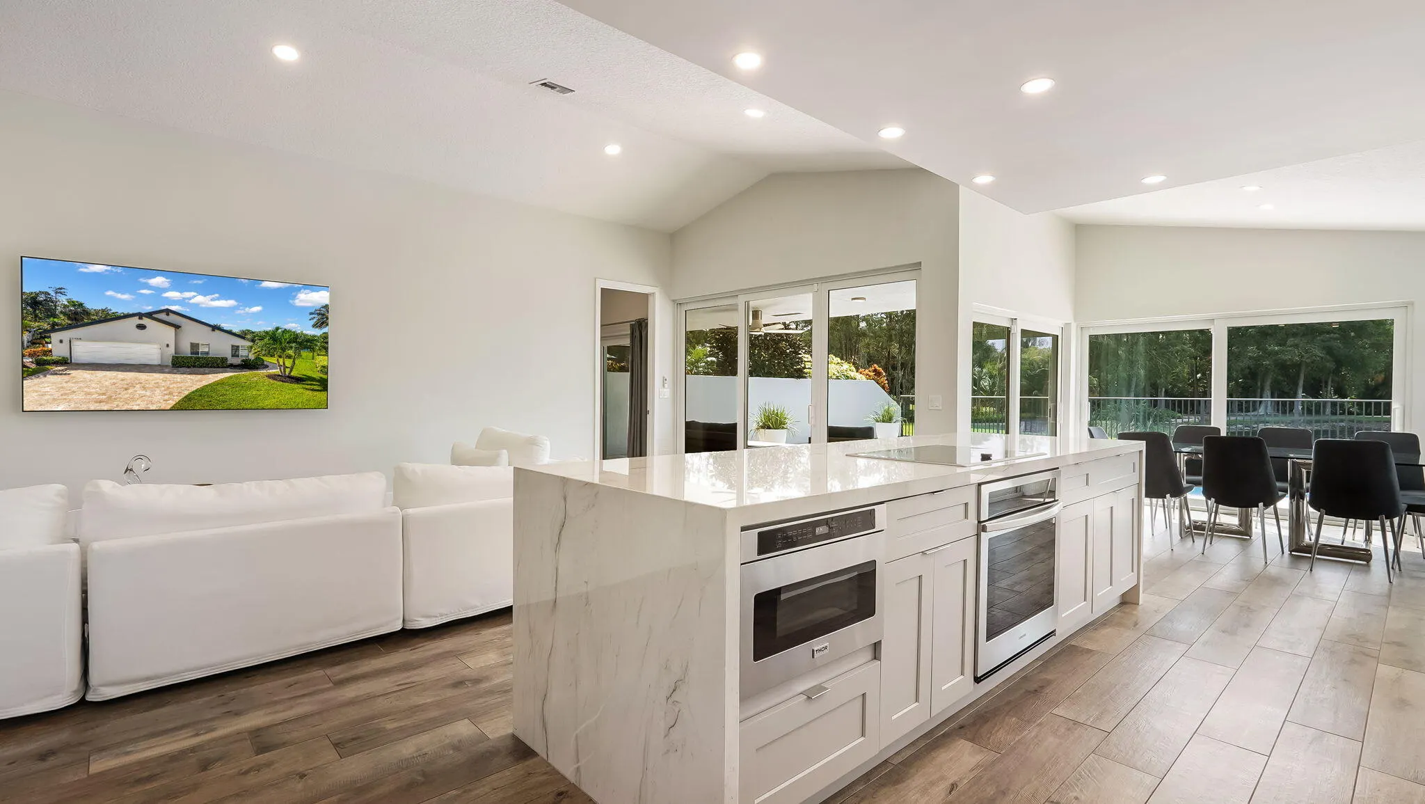 21464 Bridgeview Drive