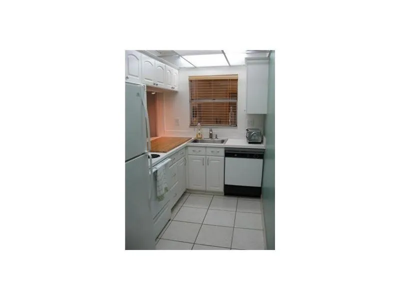 2400 NE 10th Street NE #305