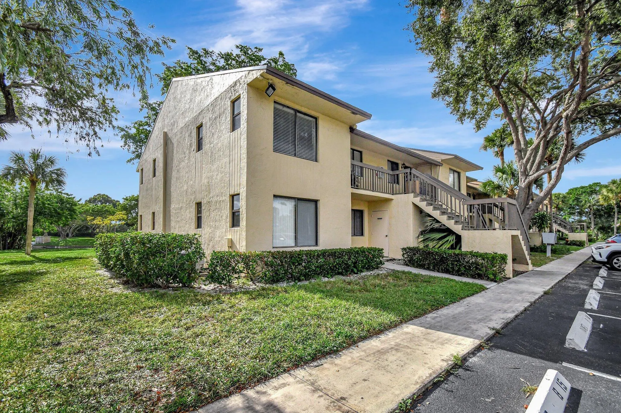 6660 SOMERSET Drive #102