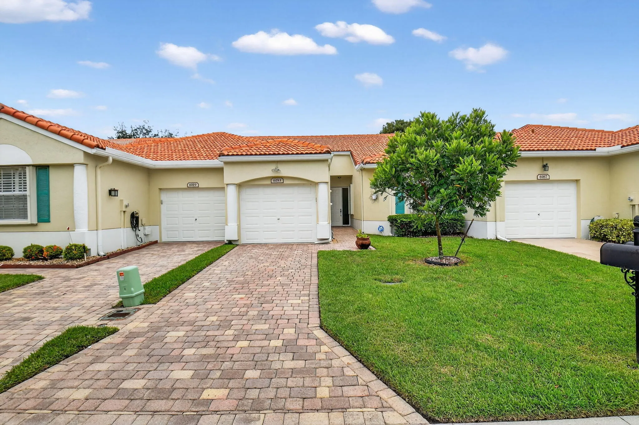 6193 Heliconia Road