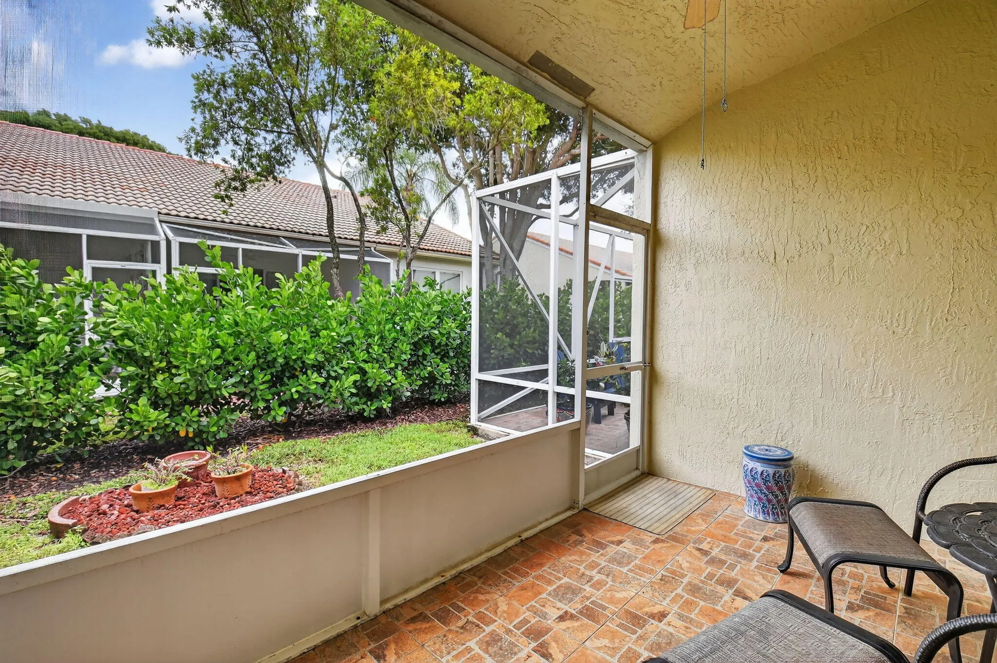6193 Heliconia Road
