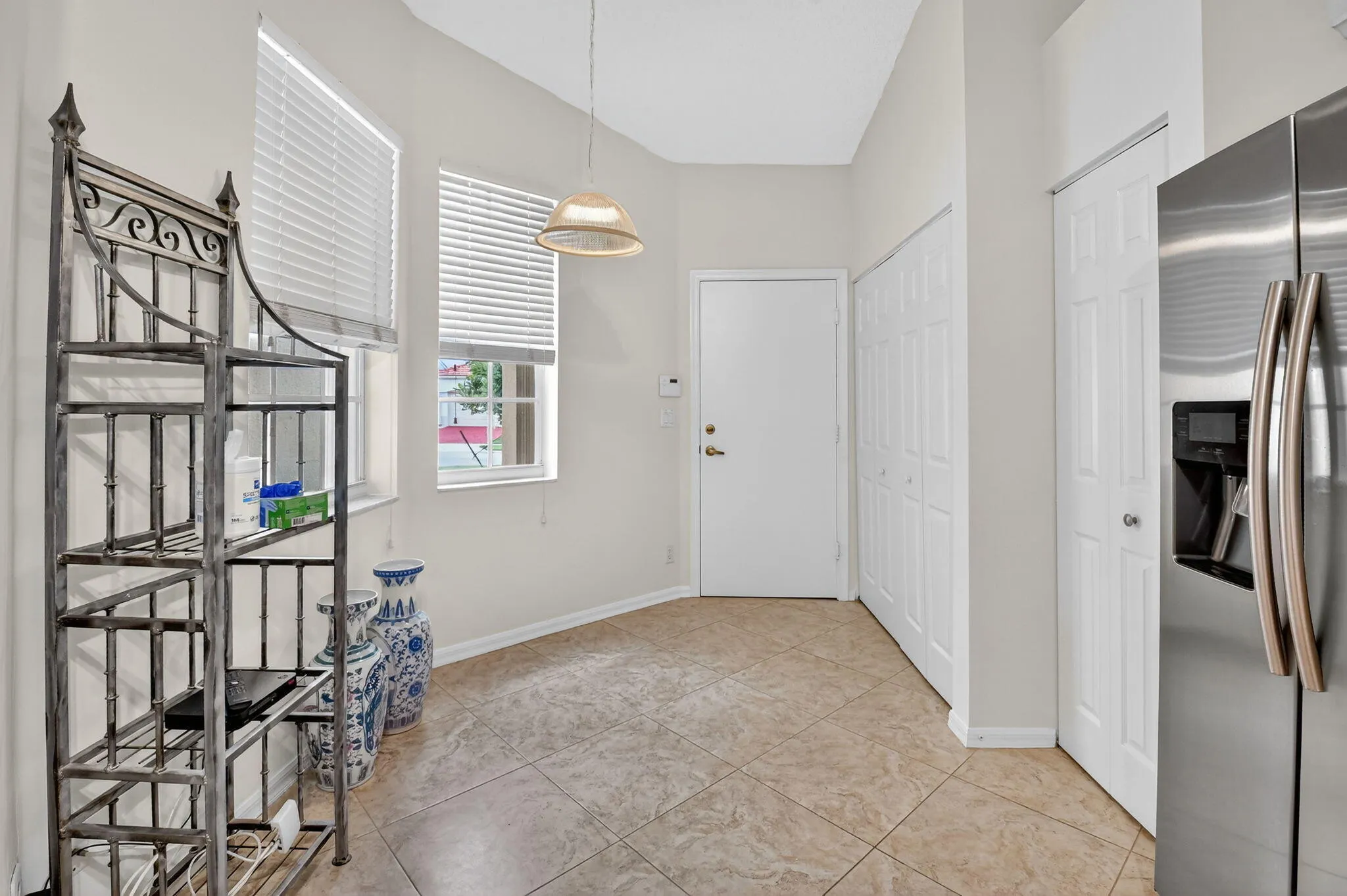 6193 Heliconia Road