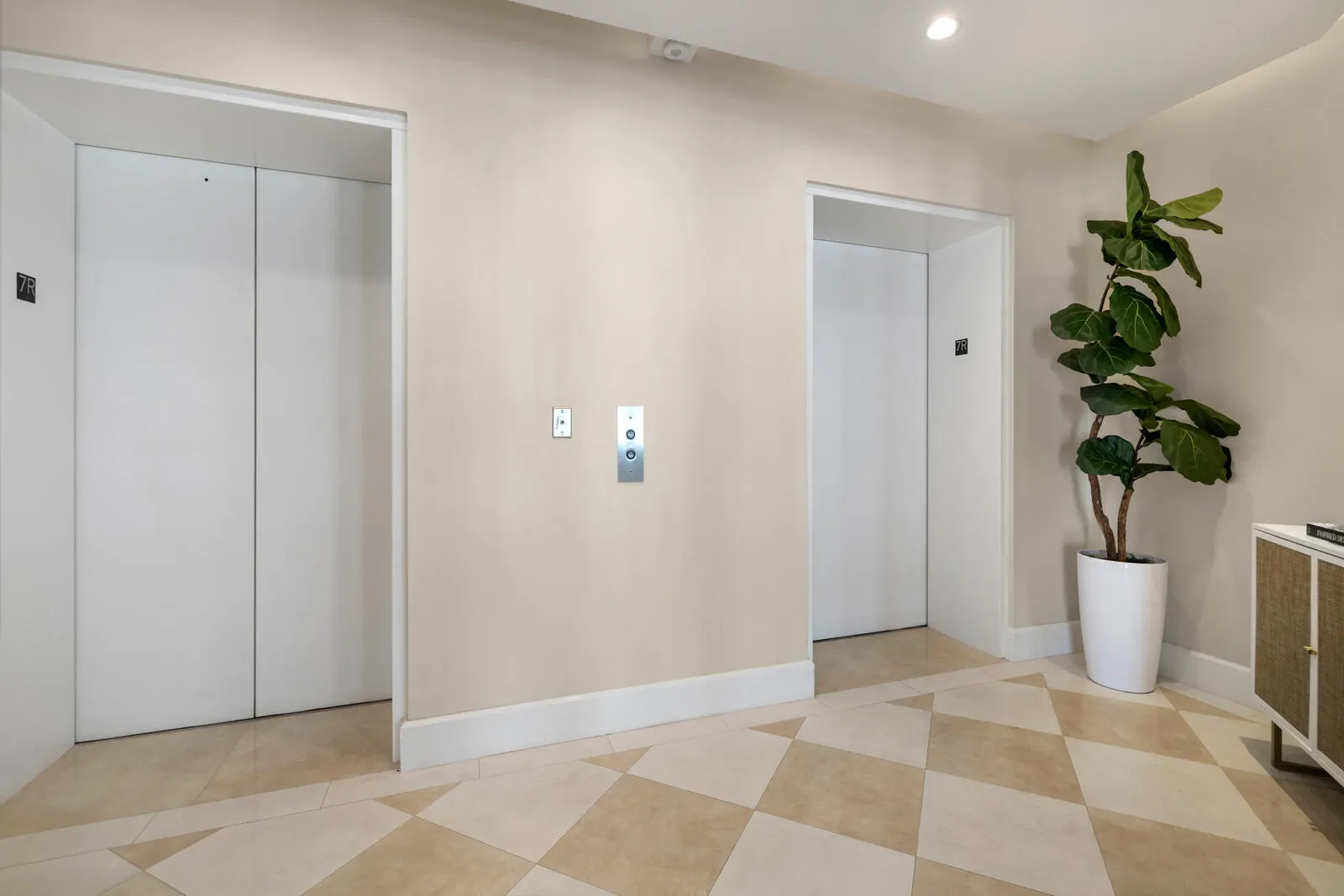 301 N Birch Road #7N