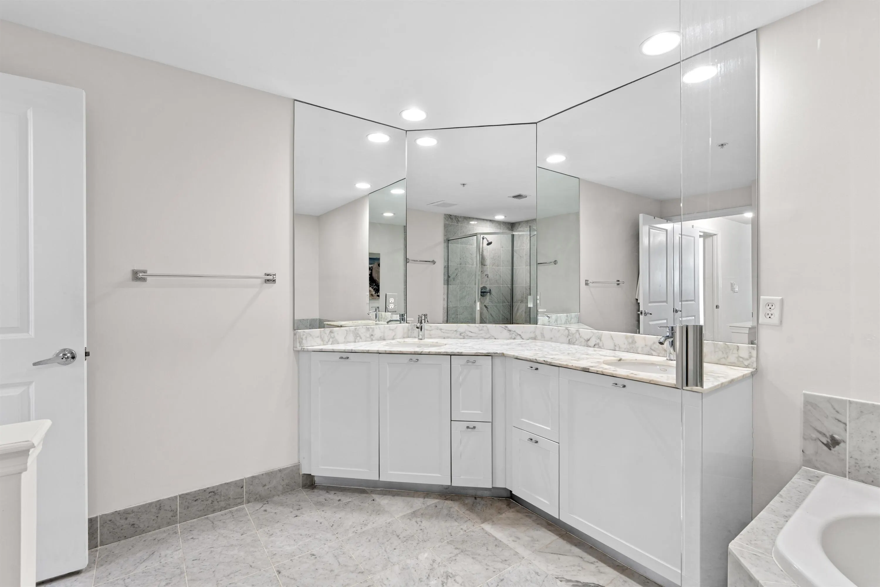 225 NE 1ST Street #214