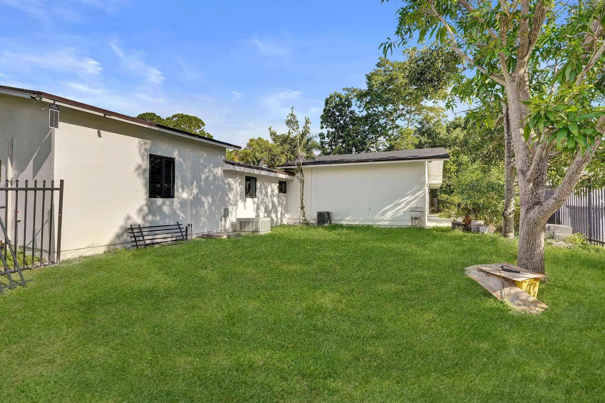 393 CYPRESS Avenue