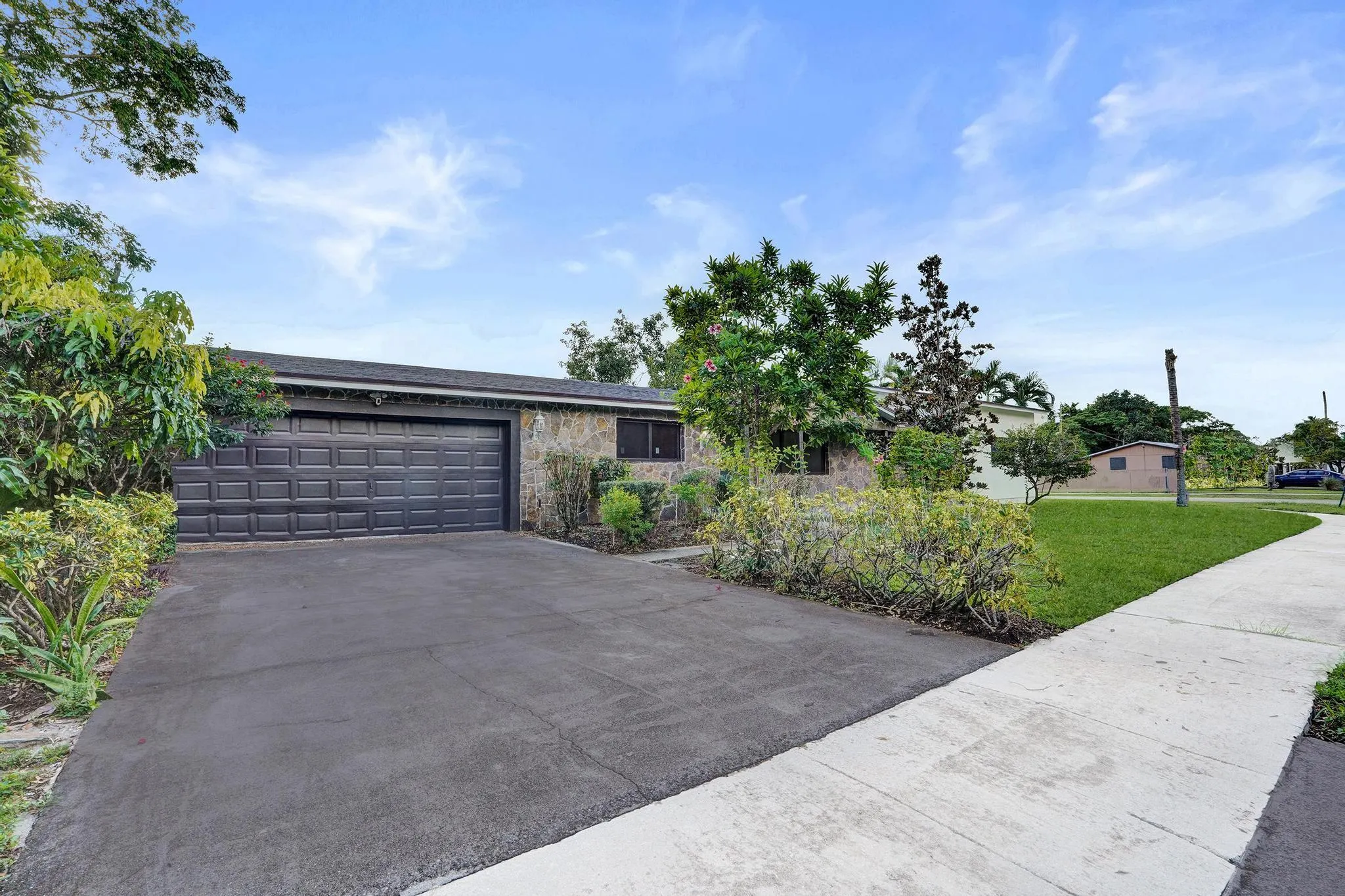 393 CYPRESS Avenue
