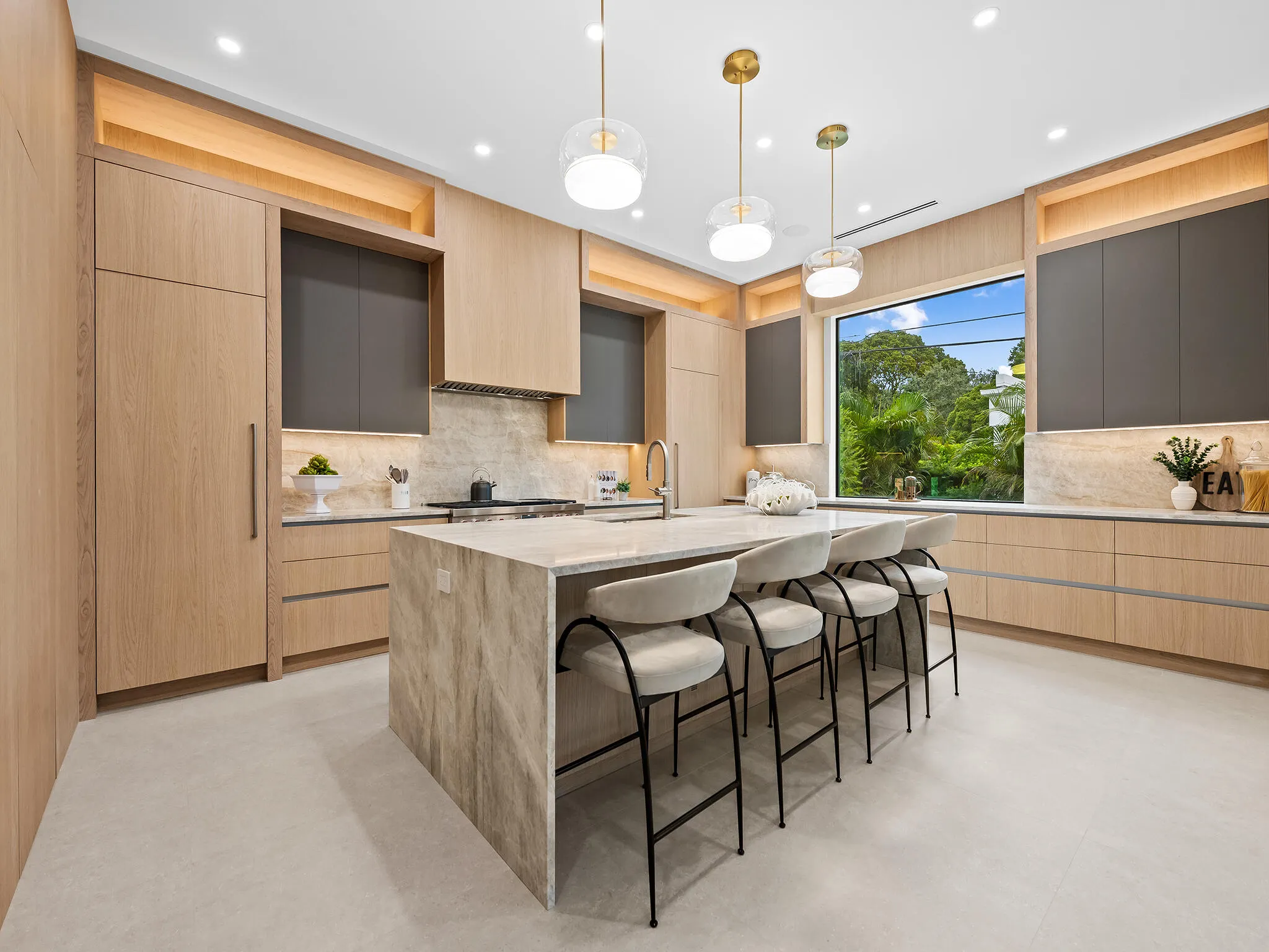 2737 NE 18th Street