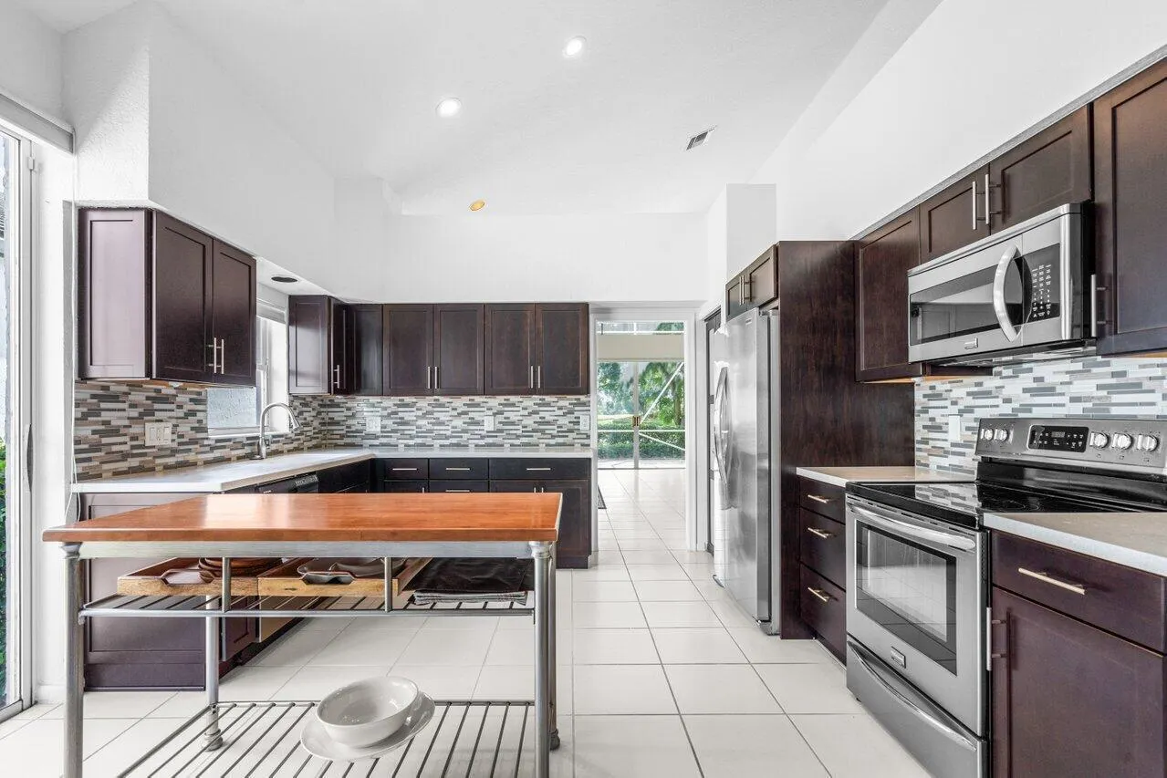 11614 CREEKSIDE Drive