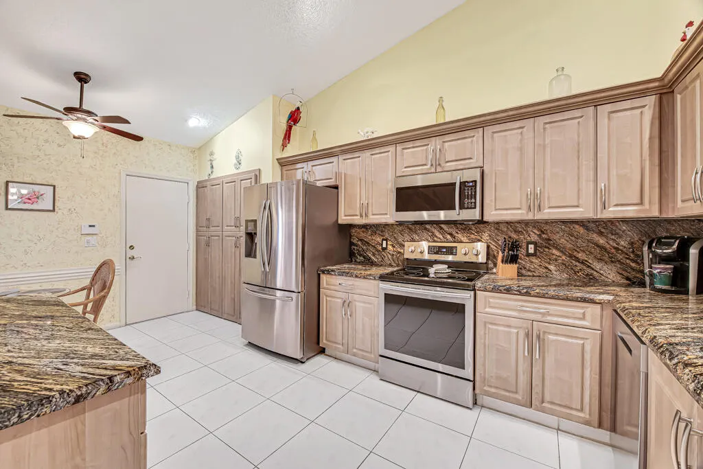 7288 Summer Tree Drive